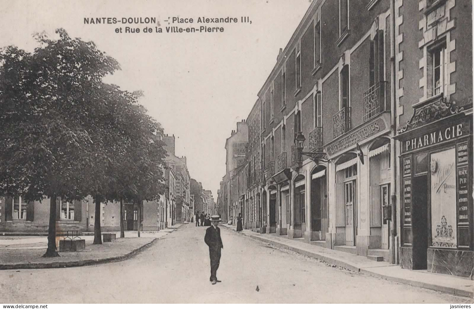 CPA NANTES - Doulon - Rue De La Ville-en-Pierre - Café Du Printemps Et Pharmacie (à Droite) - 1930 - Nantes