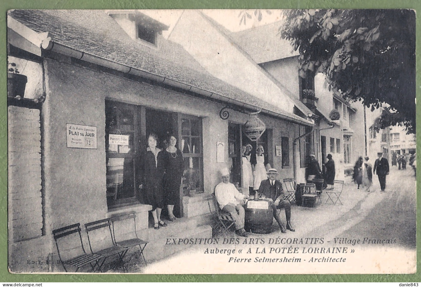 CPA Peu Courante - PARIS - EXPOSITION DES ARTS DÉCORATIF 1925 - AUBERGE "A LA POTÉE LORRAINE" - Animation En Terrasse - Tentoonstellingen