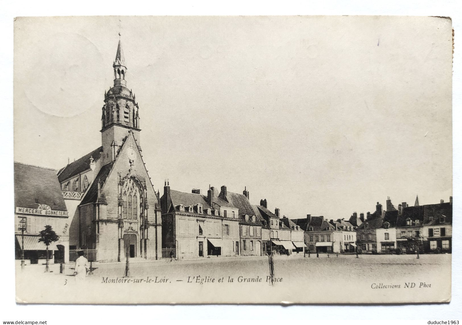 CPA -  41.Montoire Sur Le Loir. Eglise Et La Grande Place - Montoire-sur-le-Loir