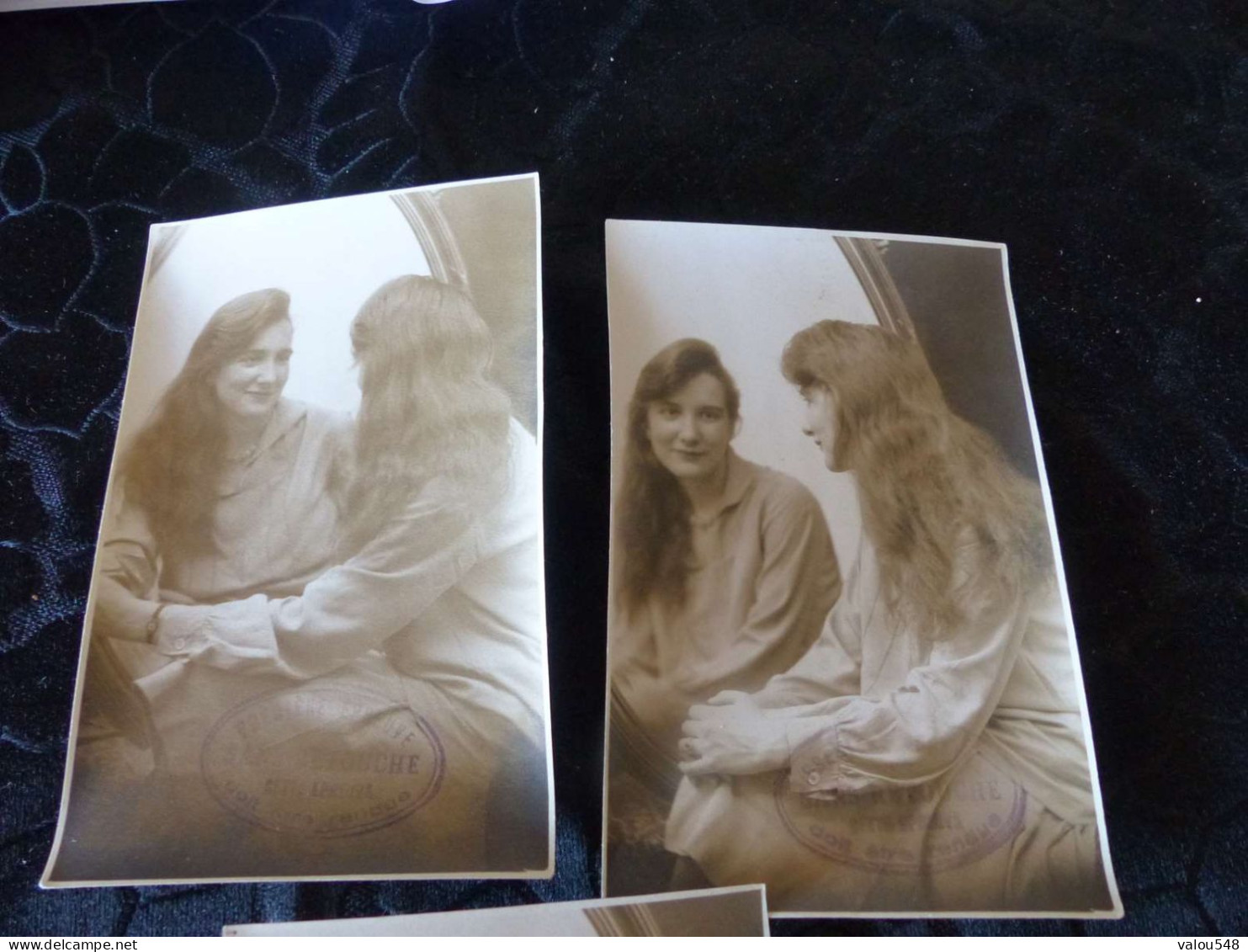 P-536, Lot De 3 Photos, épreuve Artistique , Jolie Femme Aux Cheveux Longs Devant Un Miroir, Circa 1930 - Anonyme Personen