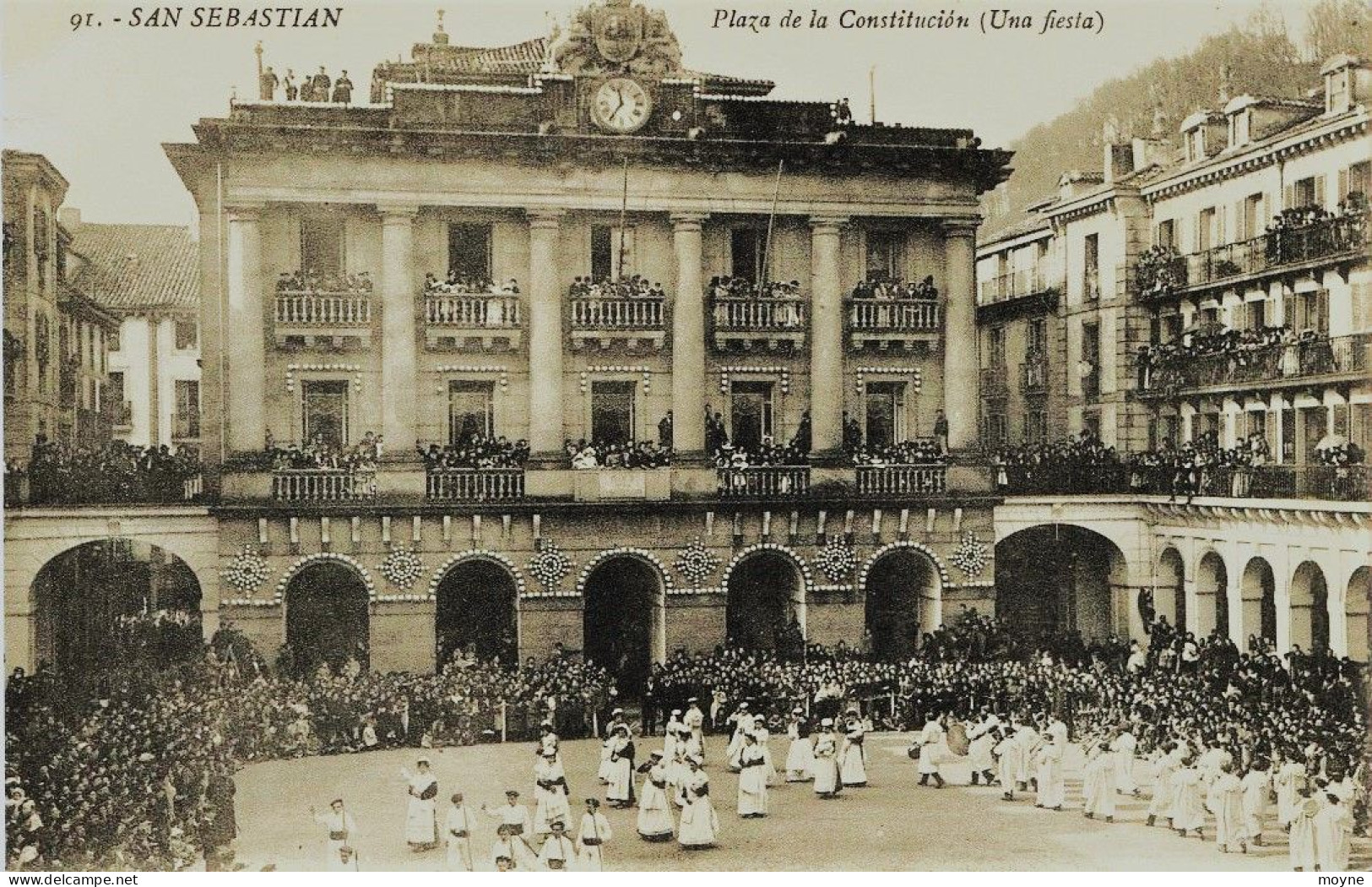 11 - 2126 - Espagne /    SAN-SEBASTIAN : PLAZA DE LA CONSTITUCION  (Una Fiesta)    - Guipuscoa - Other & Unclassified