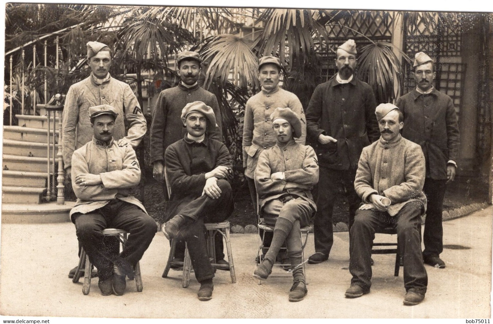 Carte Photo De Sous-officiers Francais Blessée Au Combats Dans Un Hopital A L'arrière Du Front En 1916 ( 14-18 ) - Guerre, Militaire