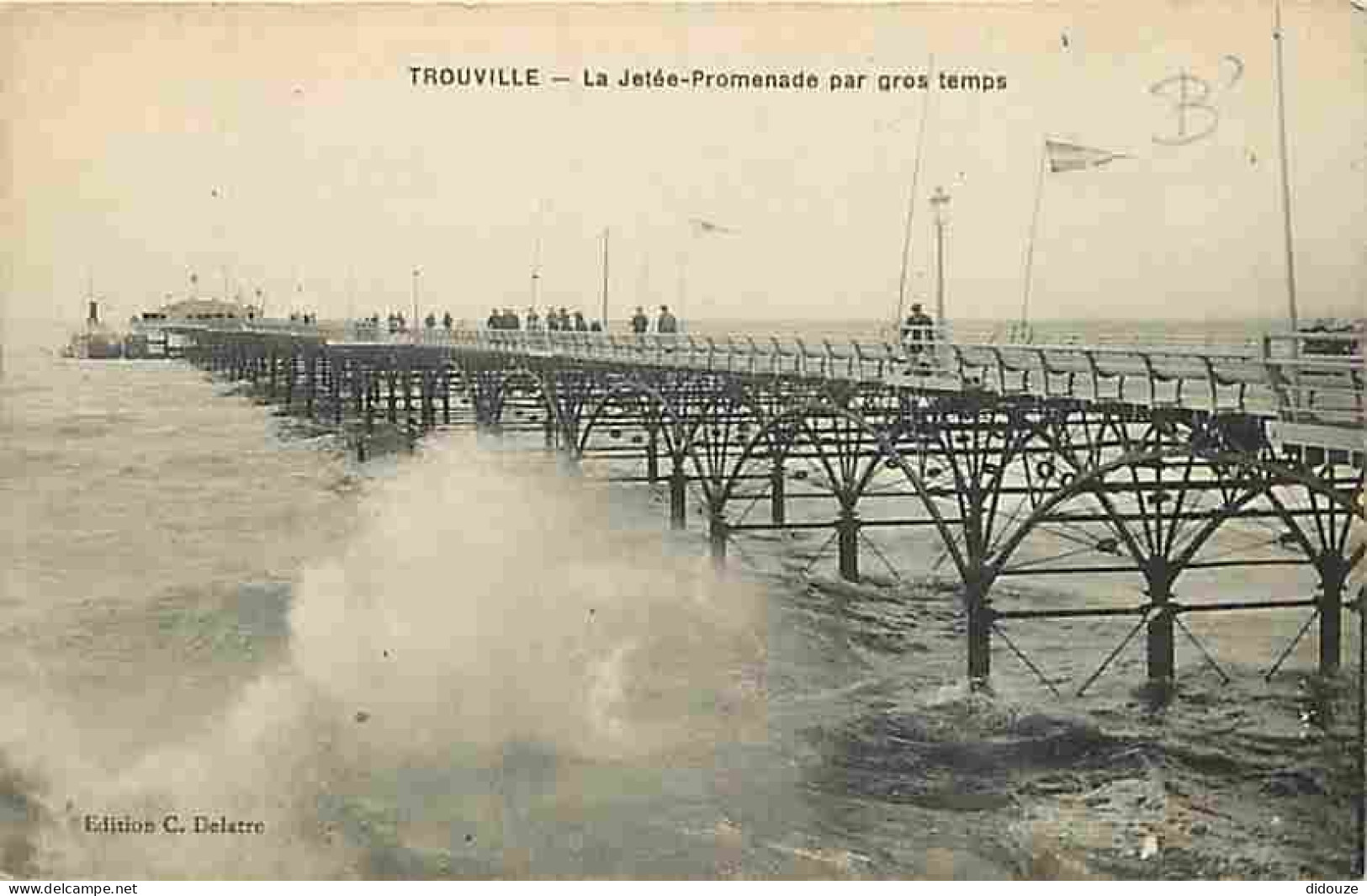 14 - Trouville - La Jetée Promenade Par Gros Temps - Animée - CPA - Voir Scans Recto-Verso - Trouville