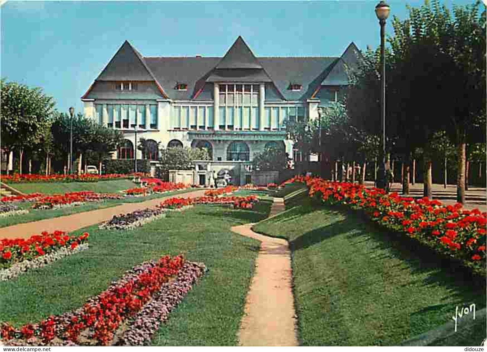 44 - La Baule - La Poste Et Ses Jardins Fleuris - Fleurs - Etat Coin Abimé - CPM - Voir Scans Recto-Verso - La Baule-Escoublac