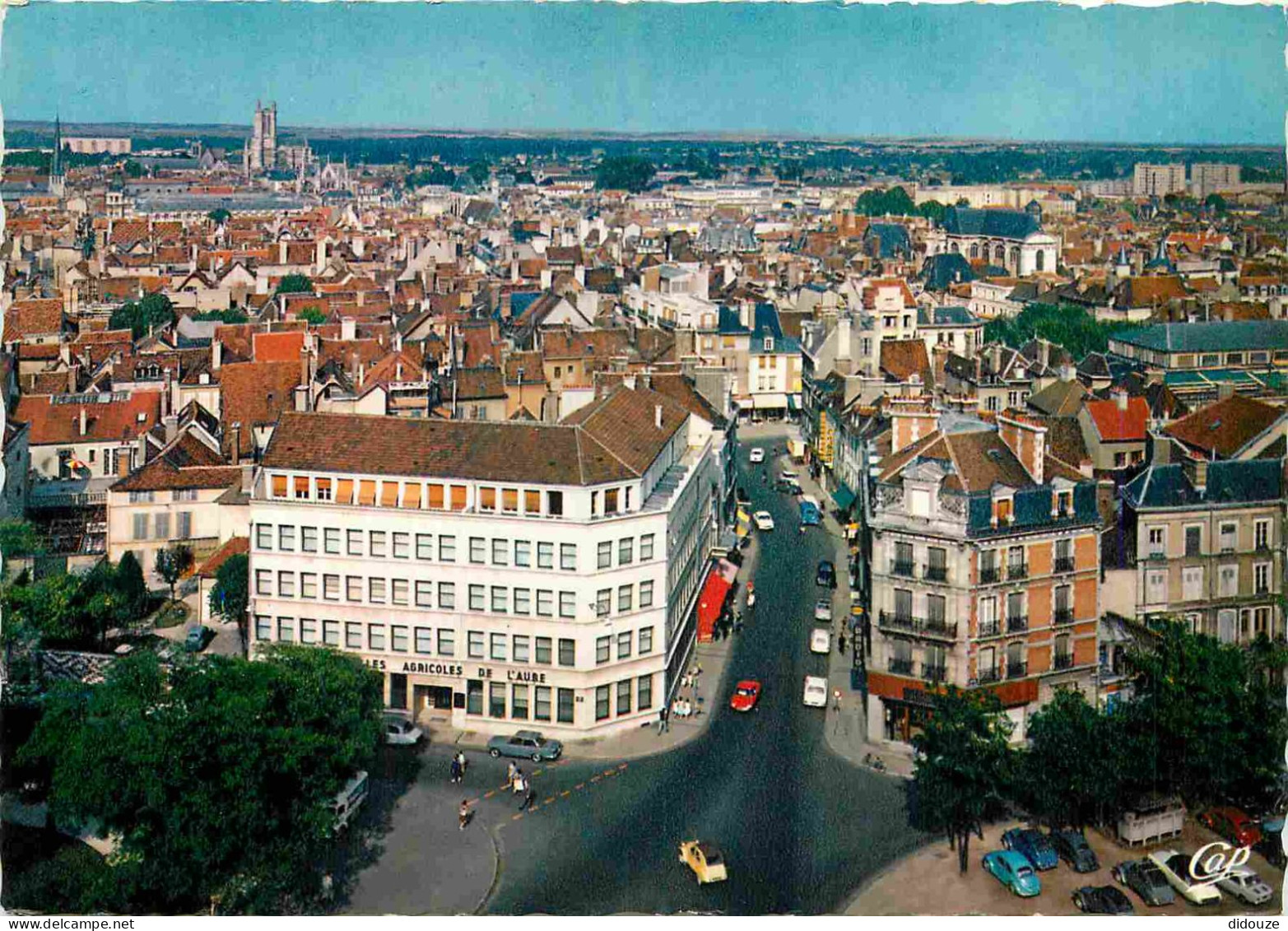 10 - Troyes - Vue Générale - Immeubles - Architecture - Automobiles - Carte Dentelée - CPSM Grand Format - Carte Neuve - - Troyes