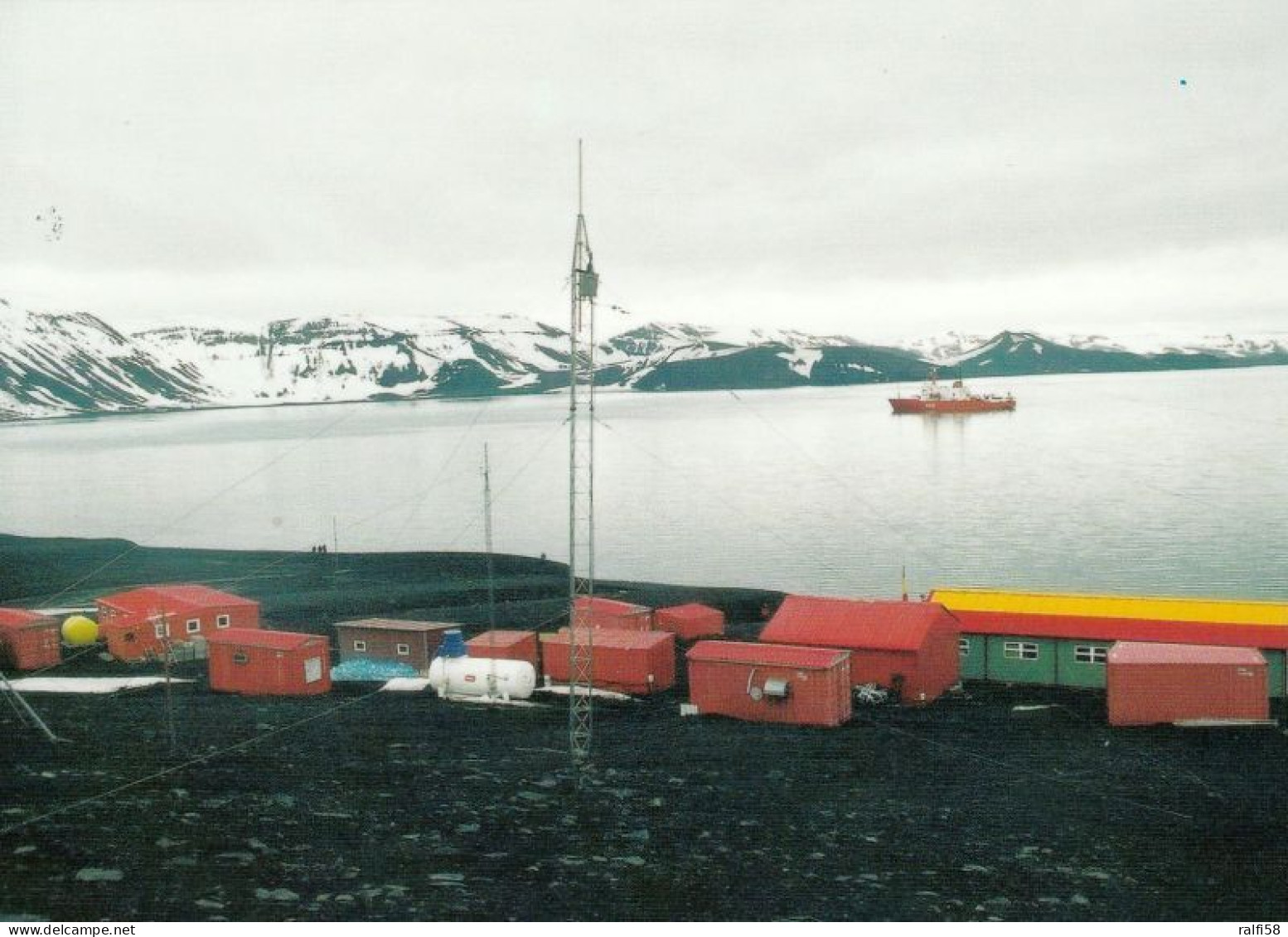 2 AK Antarctica / Antarktis * Deception Island Mit Der Spanischen Forschungsstation Gabriel De Castilla * - Otros & Sin Clasificación
