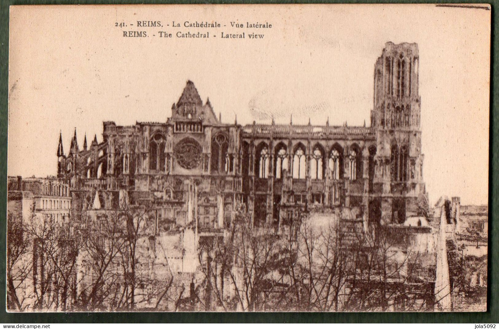 51 - REIMS - La Cathédrale - Vue Latérale - Reims