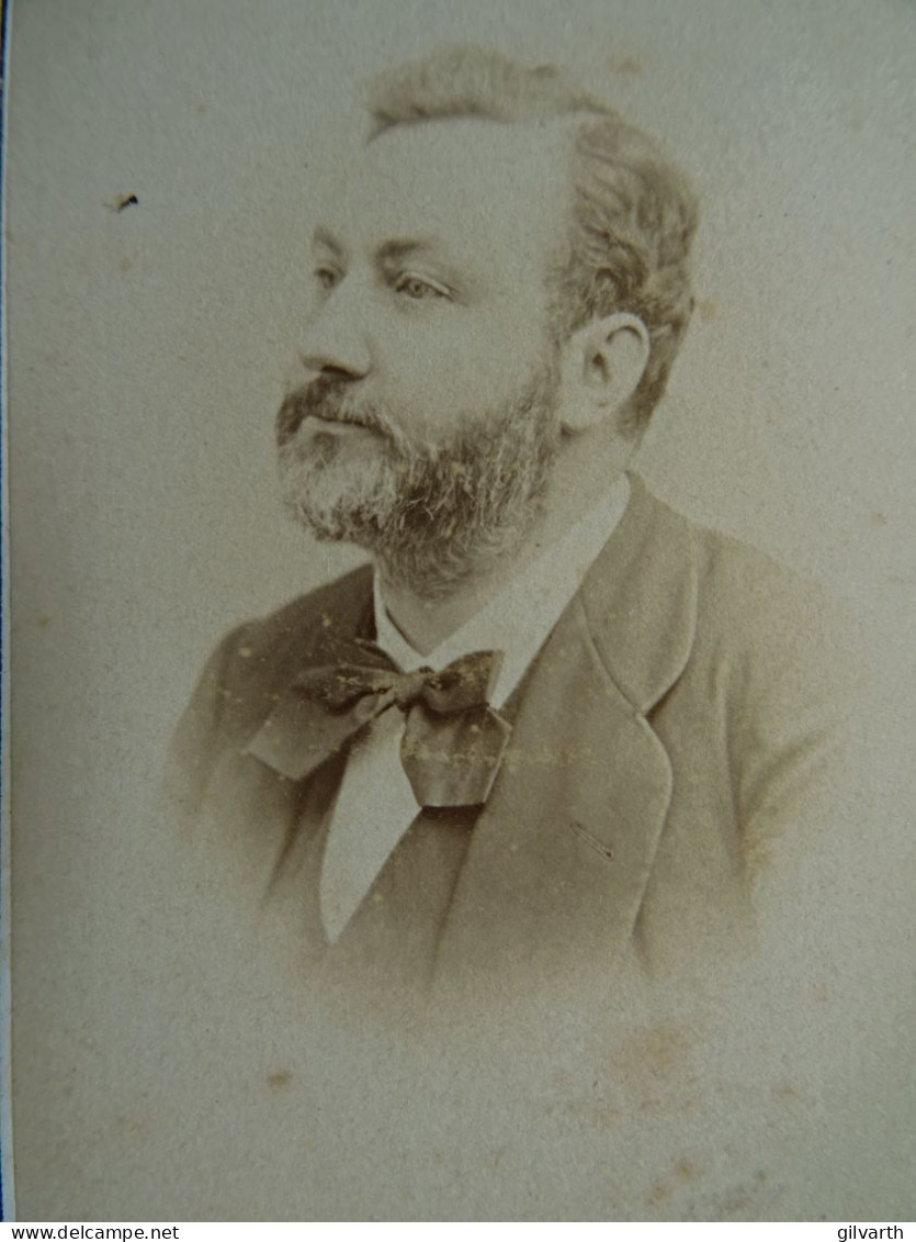 Photo CDV Disderi à Paris  Portrait Homme Moustachu  Barbe  Noeud Papillon  Sec. Emp. CA 1865-70 - L445 - Antiche (ante 1900)