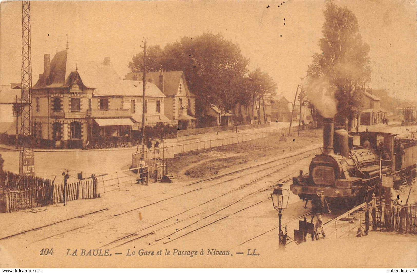 44-LA-BAULE- LA GARE ET LE PASSAGE A NIVEAU - La Baule-Escoublac