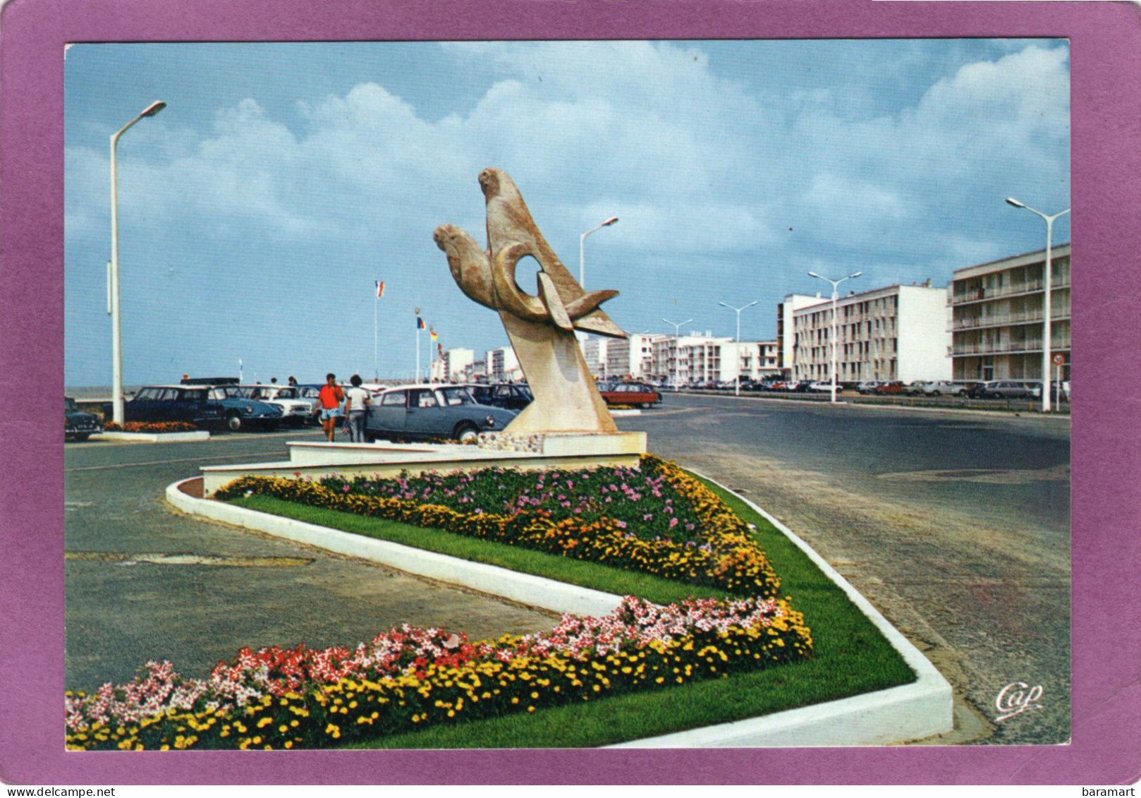 85 Saint Jean De Monts  Sur L'Esplanade Les Oiseaux De Mer Jean MARTEL  Sculpteur Automobiles Citroën DS  Ami 6 - Saint Jean De Monts