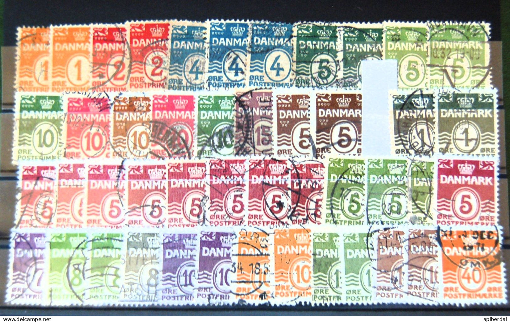Danmark Danemark Danish - Accumulation Of 45 Stamps "wavy Line" 19 Old + 27 New Used Separated By White Stick - Collezioni
