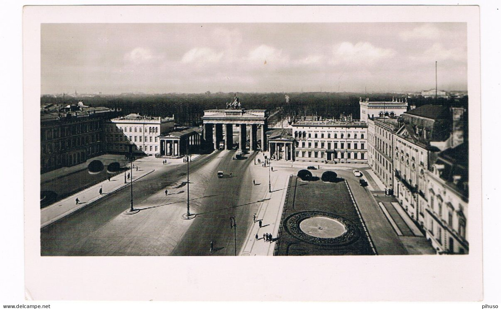 D-17191  BERLIN : Brandenburger Tor, Pariser Platz - Porte De Brandebourg