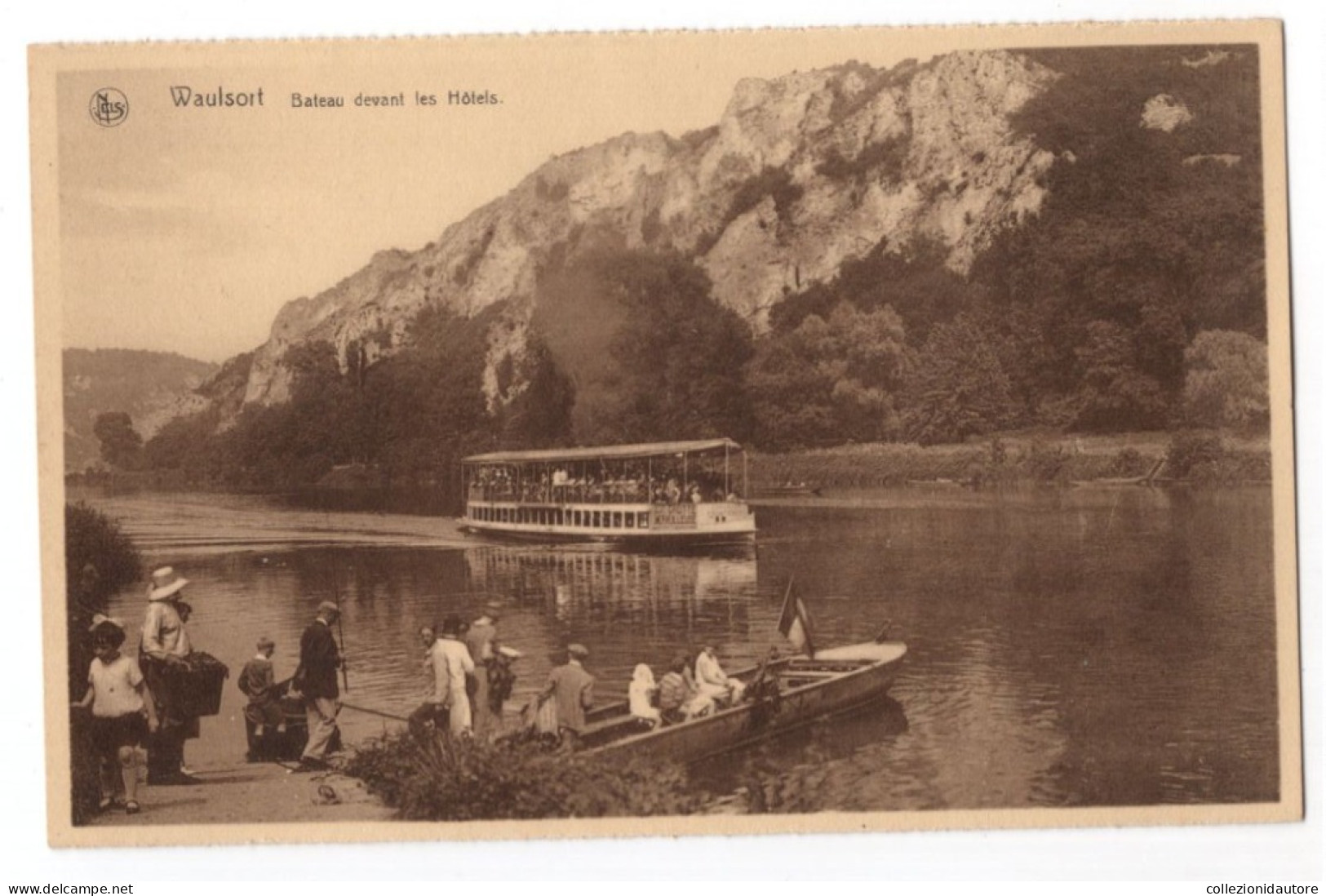 WAULSORT - BATEAU DEVANT LES HÔTELS - CARTOLINA FP NON UTILIZZATA - Hastière