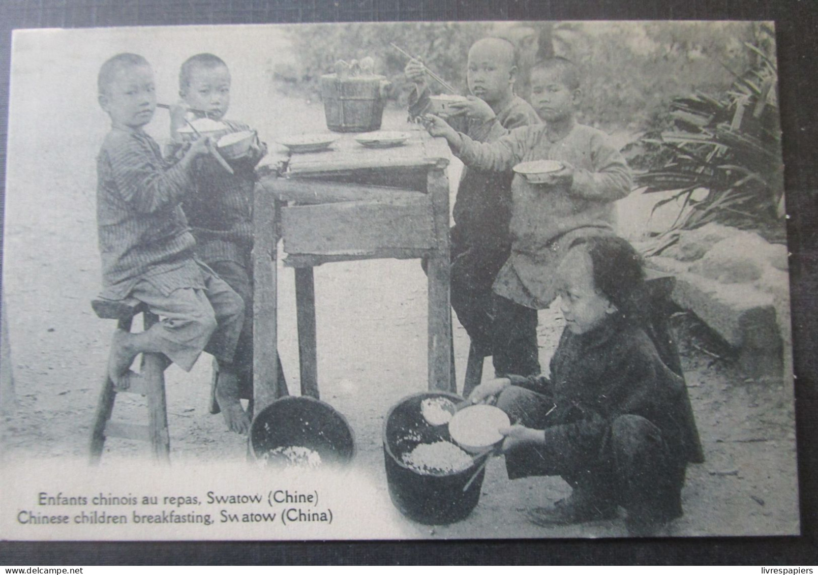 Chine Swatow Enfants Chinois Au Repas    Cpa - Cina