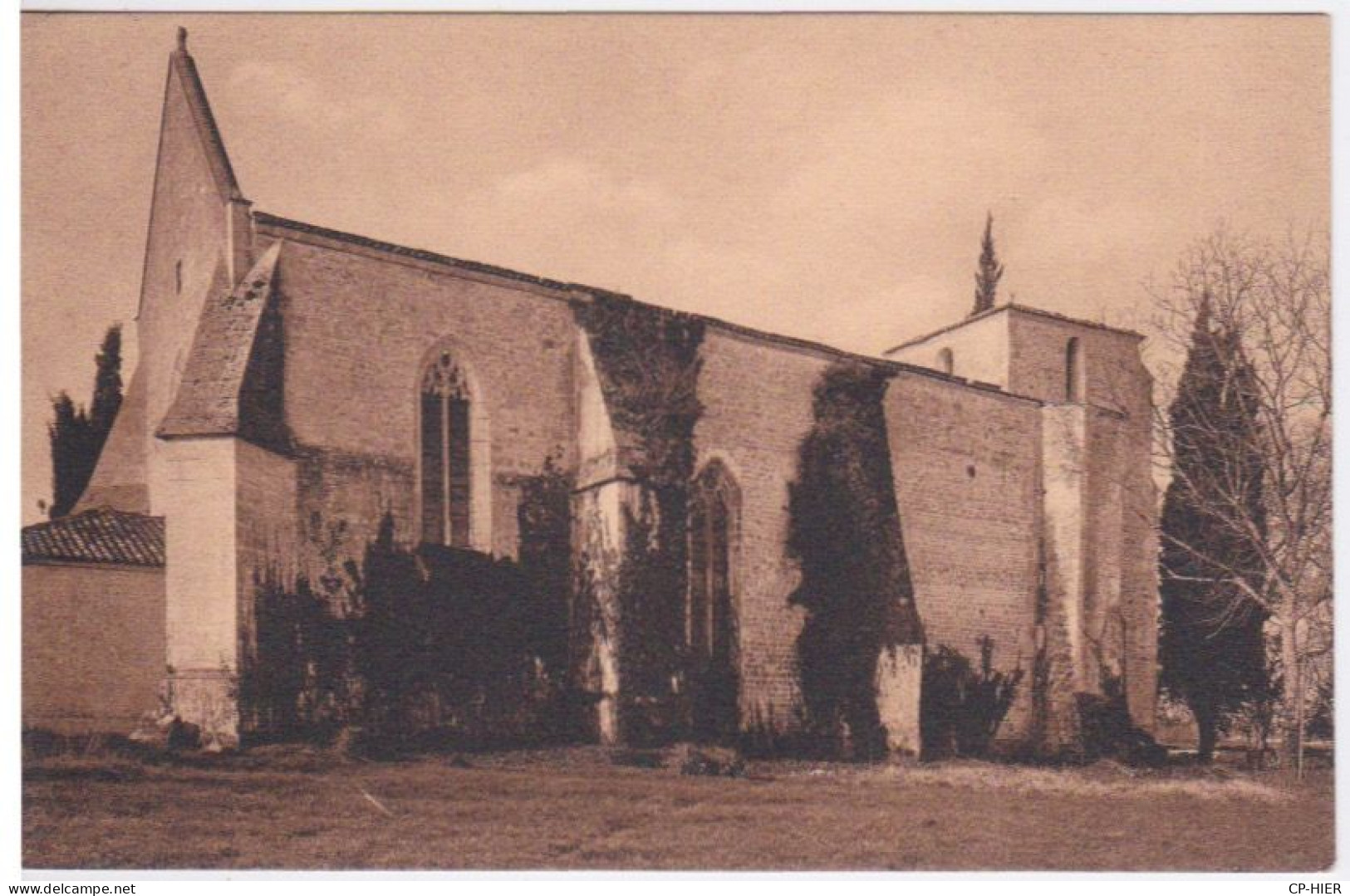 16 - CHARENTE - VERRIERES - L'EGLISE - LE GROS OEUVRE ET UNE COUPOLE DU XII ° SIECLE - STYLE FLAMBOYANT VX° SIECLE - Autres & Non Classés