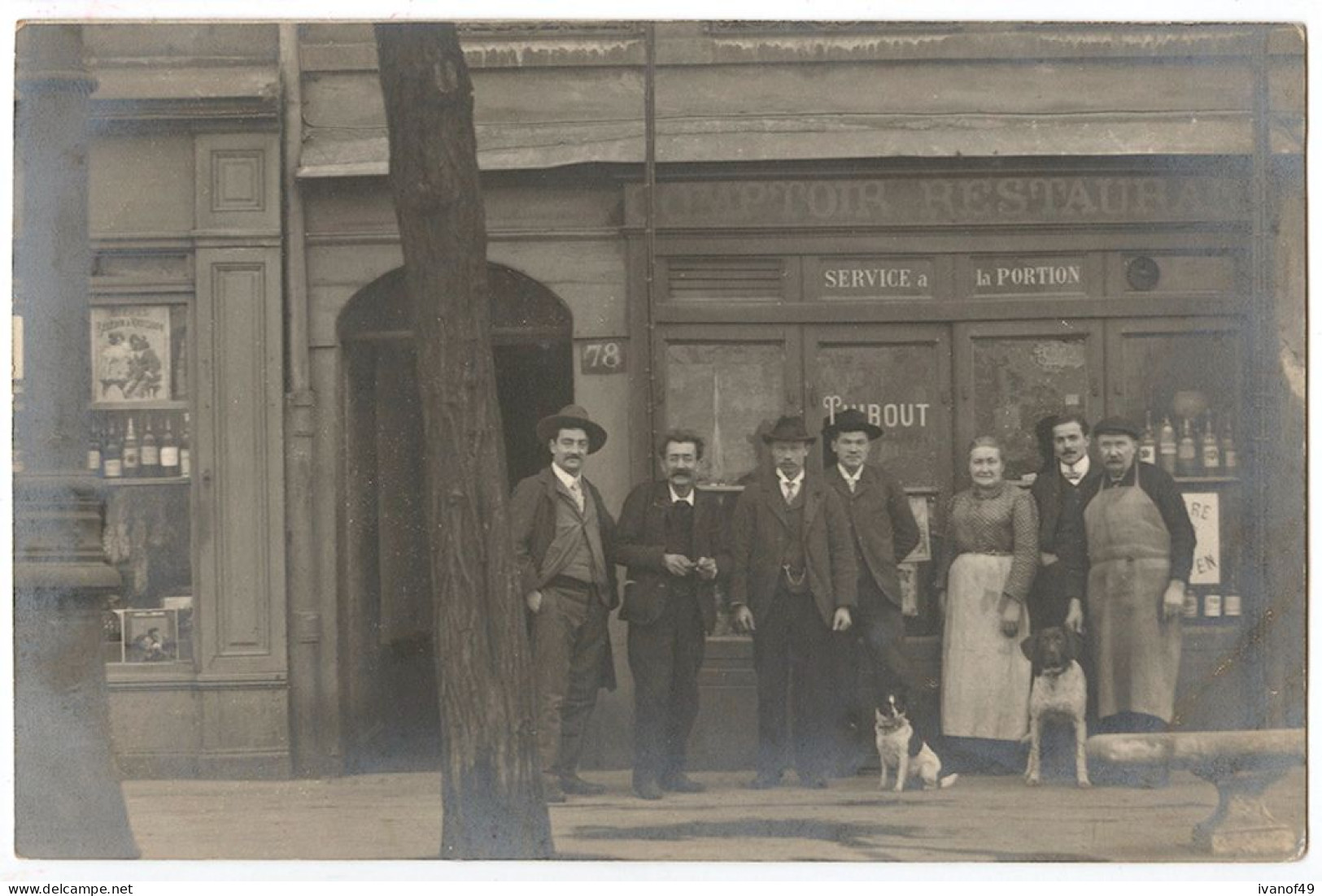 LYON - St Jean - Ancienne Photo "Comptoir Restaurant  Service à La Portion"- Groupe Devant Le Comptoir - Orte