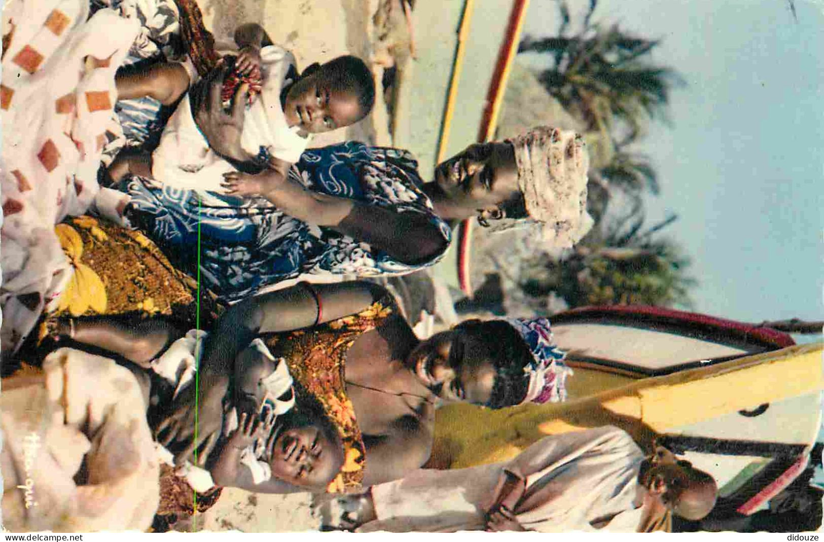 Afrique Noire - Afrique En Couleurs - Jeunes Mamans - Femmes Et Leurs Enfants - Carte Dentelée - CPSM Format CPA - Voir  - Zonder Classificatie