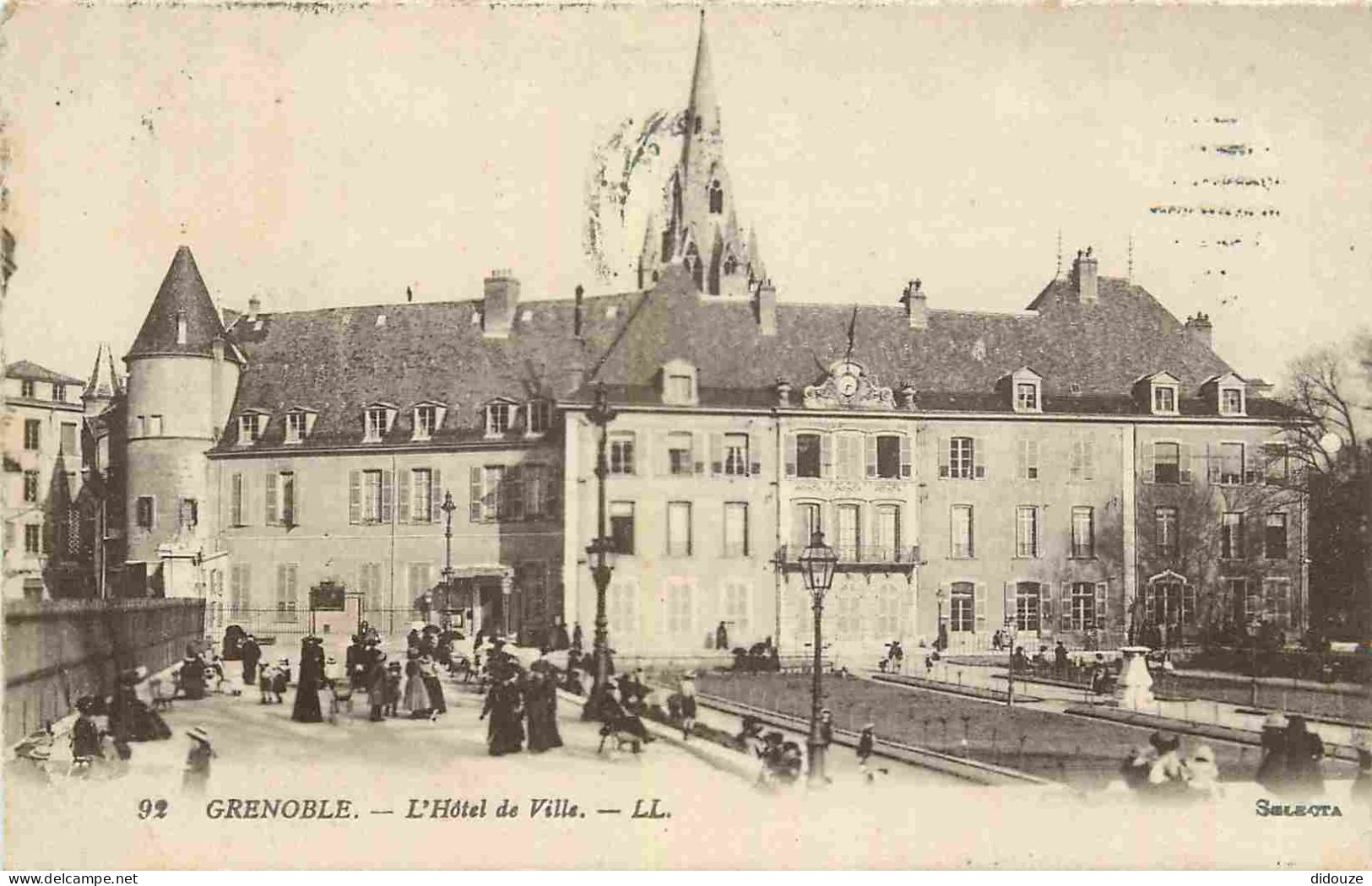 38 - Grenoble - Hotel De Ville - Animée - CPA - Voyagée En 1919 - Voir Scans Recto-Verso - Grenoble