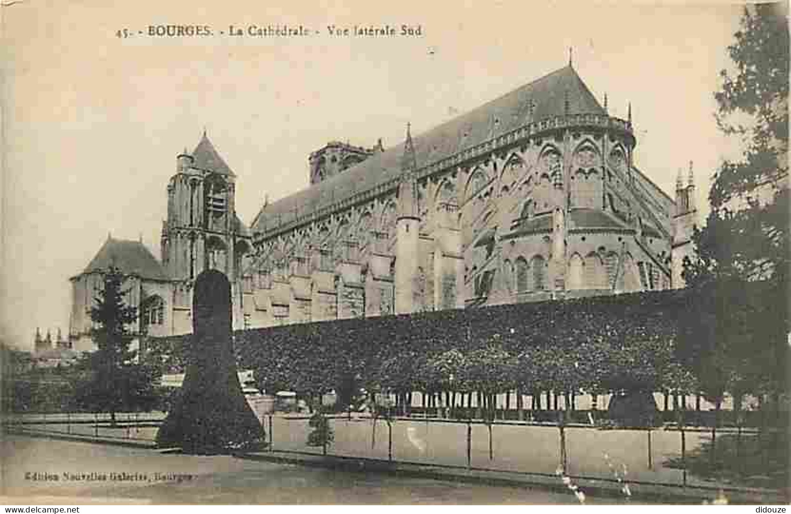 18 - Bourges - La Cathédrale - Vue Latérale Sud - Voyagée En 1918 - CPA - Voir Scans Recto-Verso - Bourges