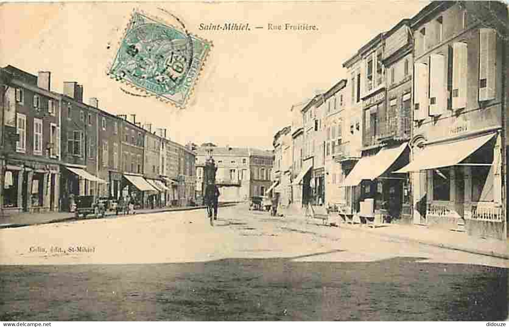 55 - Saint Mihiel - Rue Fruitière - Animée - Coin Supérieur Gauche Plié - CPA - Voir Scans Recto-Verso - Saint Mihiel