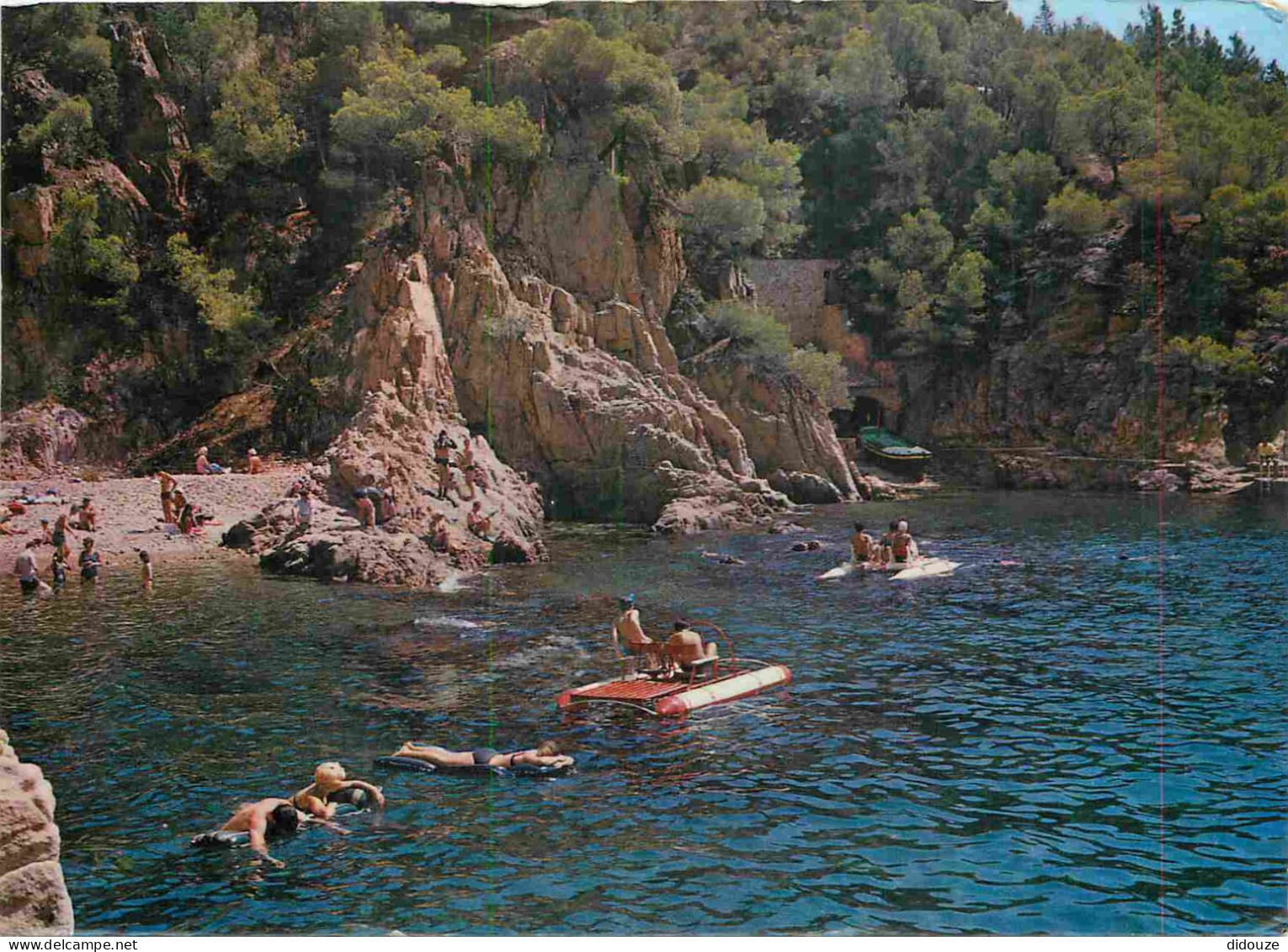 Espagne - Espana - Cataluna - Costa Brava - Detalle De La Costa - Détail De La Côte - Pédalo - Femme En Maillot De Bain  - Gerona