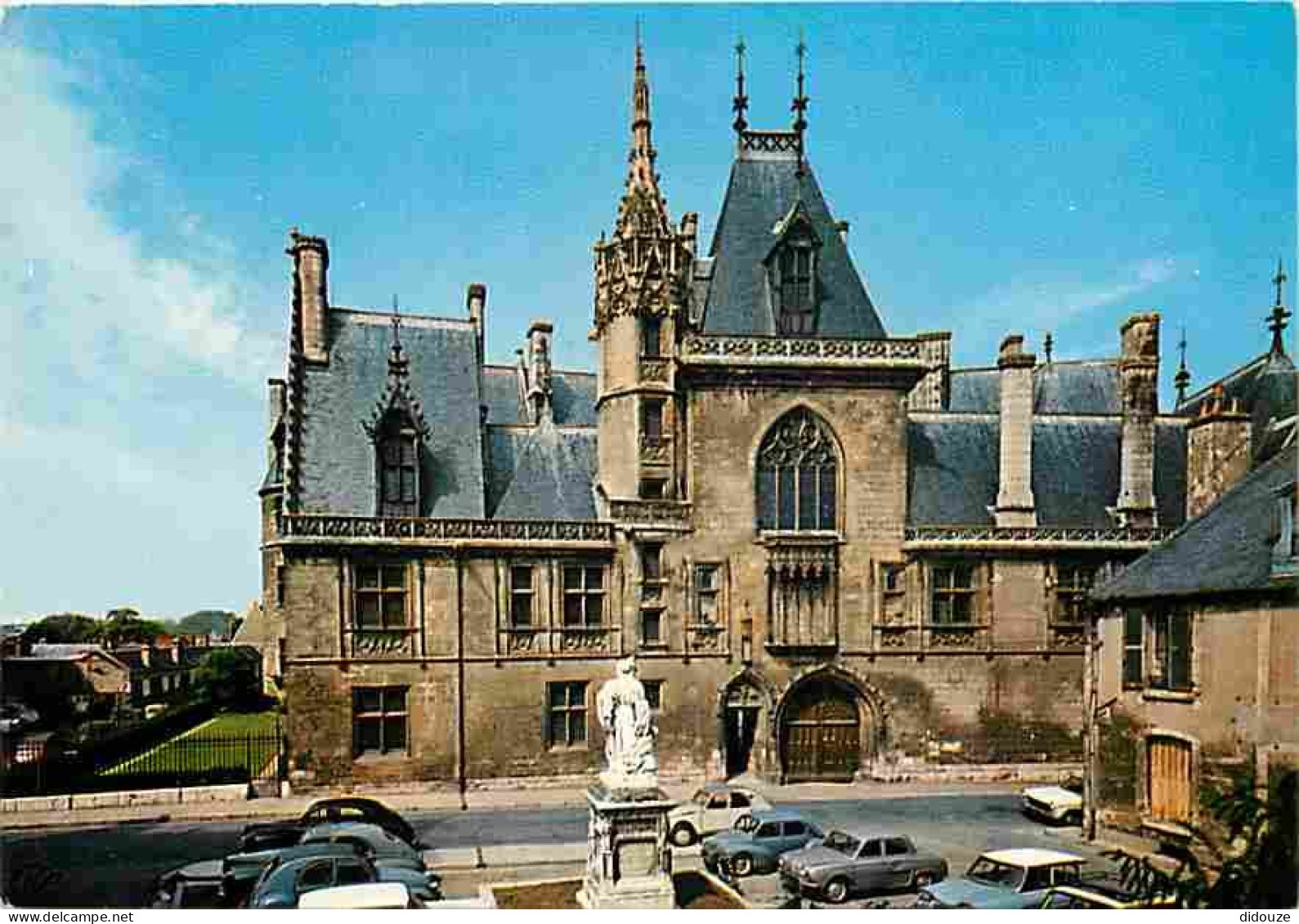 18 - Bourges - Le Palais Jacques Coeur - La Statue De Jacques Coeur - Automobiles - CPM - Voir Scans Recto-Verso - Bourges