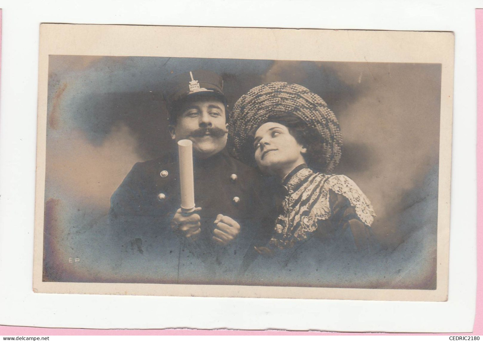 CARTE PHOTO POLICIER AVEC UNE FEMME - Photographs