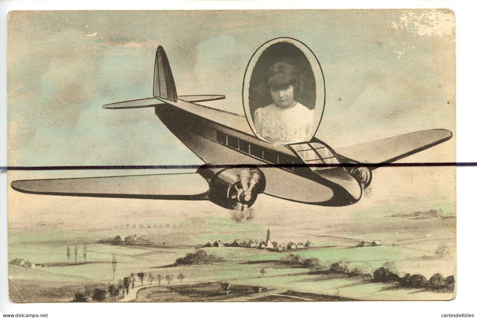 CARTE PHOTO. CPA . Surréalisme Photo Montage . Enfant, Une Fille Et Un Avion , Fillette - Photographs