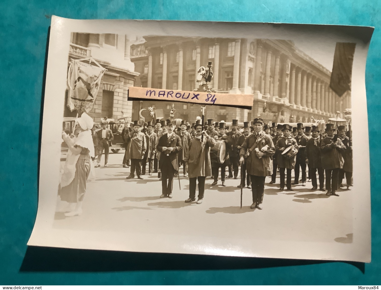 75/ Photo 18/13 La Journée Belge à Paris Societe De Musique Se Rendant A L’expo  Des Arts Décoratifs 7/6/1925  Phot Rol - Orte