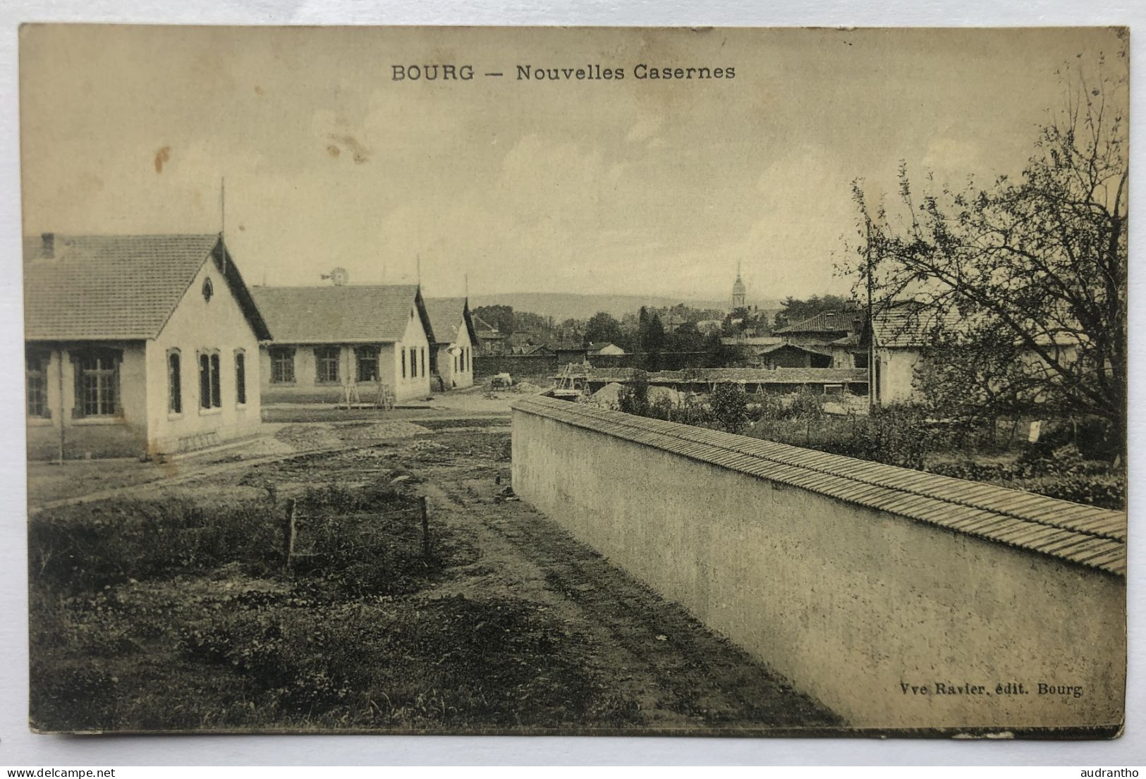 CPA 01 BOURG En Bresse - Nouvelles Casernes - Correspondaire Militaire De Pralon (Saint Etienne ) 1914 - Otros & Sin Clasificación