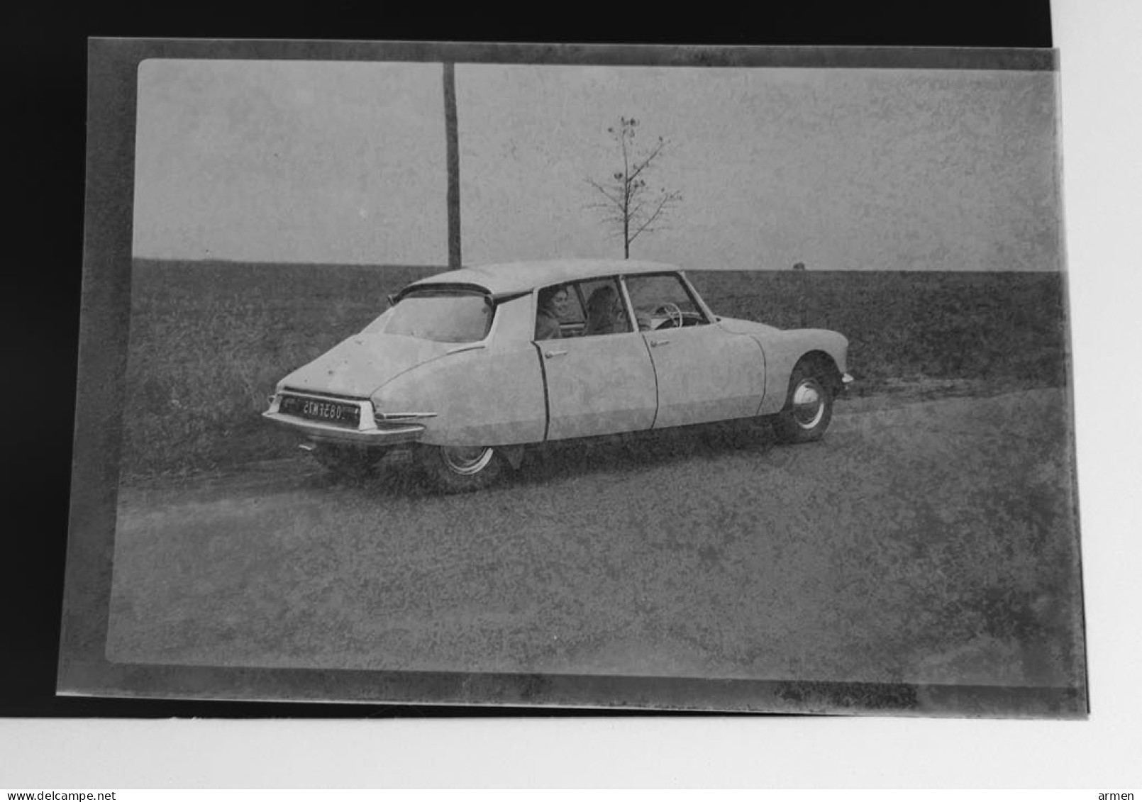 Négatif Film Snapshot Voiture Automobile Cars  Citroën DS  (LÉGERÈMENT TACHÉ ) - Diapositivas De Vidrio