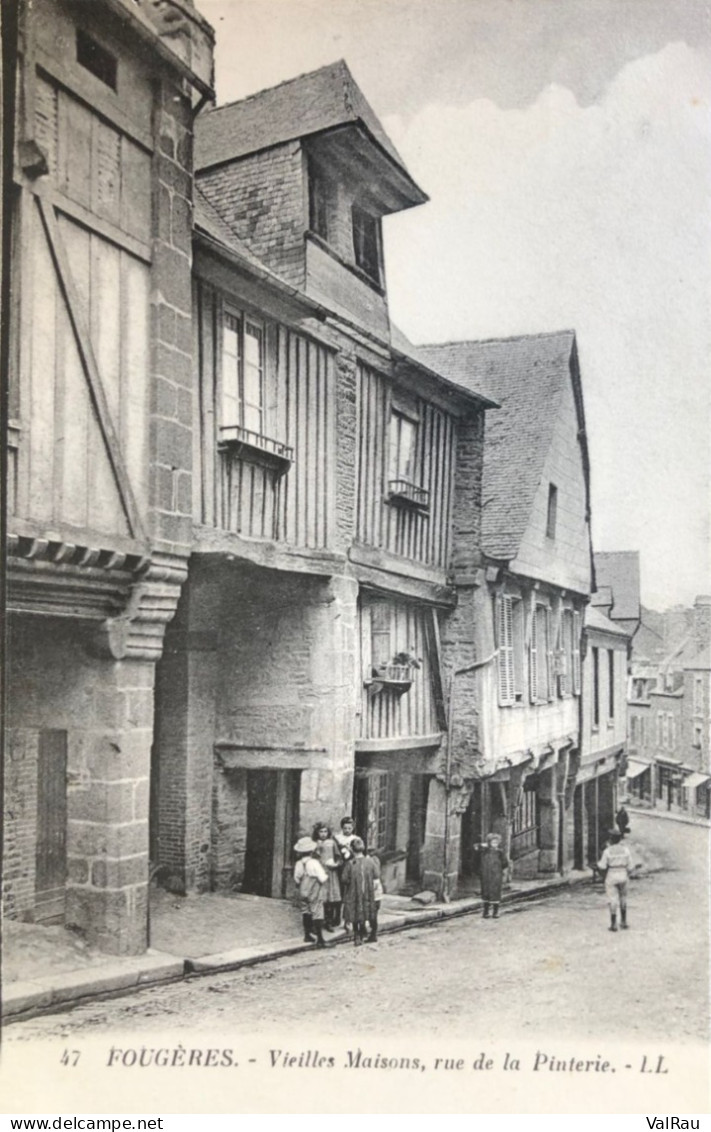 Fougères - Vieilles Maisons, Rue De La Pinterie - CPa Animée - Fougeres