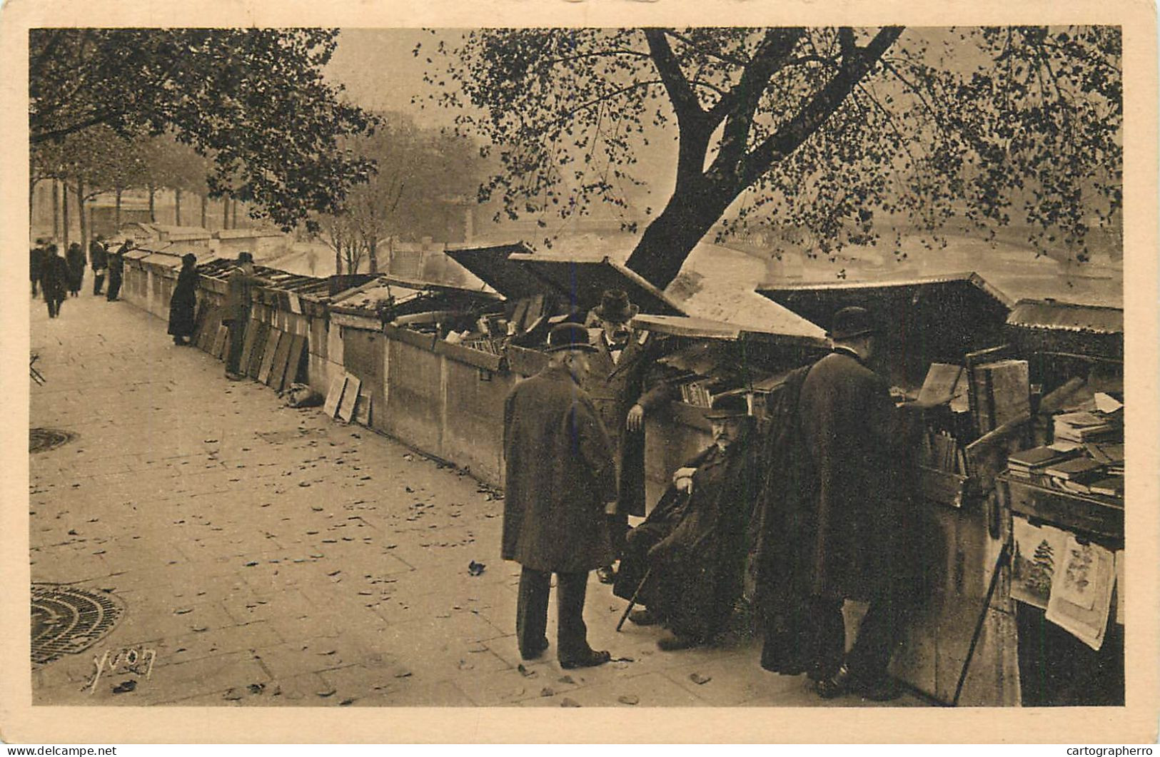 CPA France Paris Old Book Sellers On The Quai Malaquais - Panoramic Views