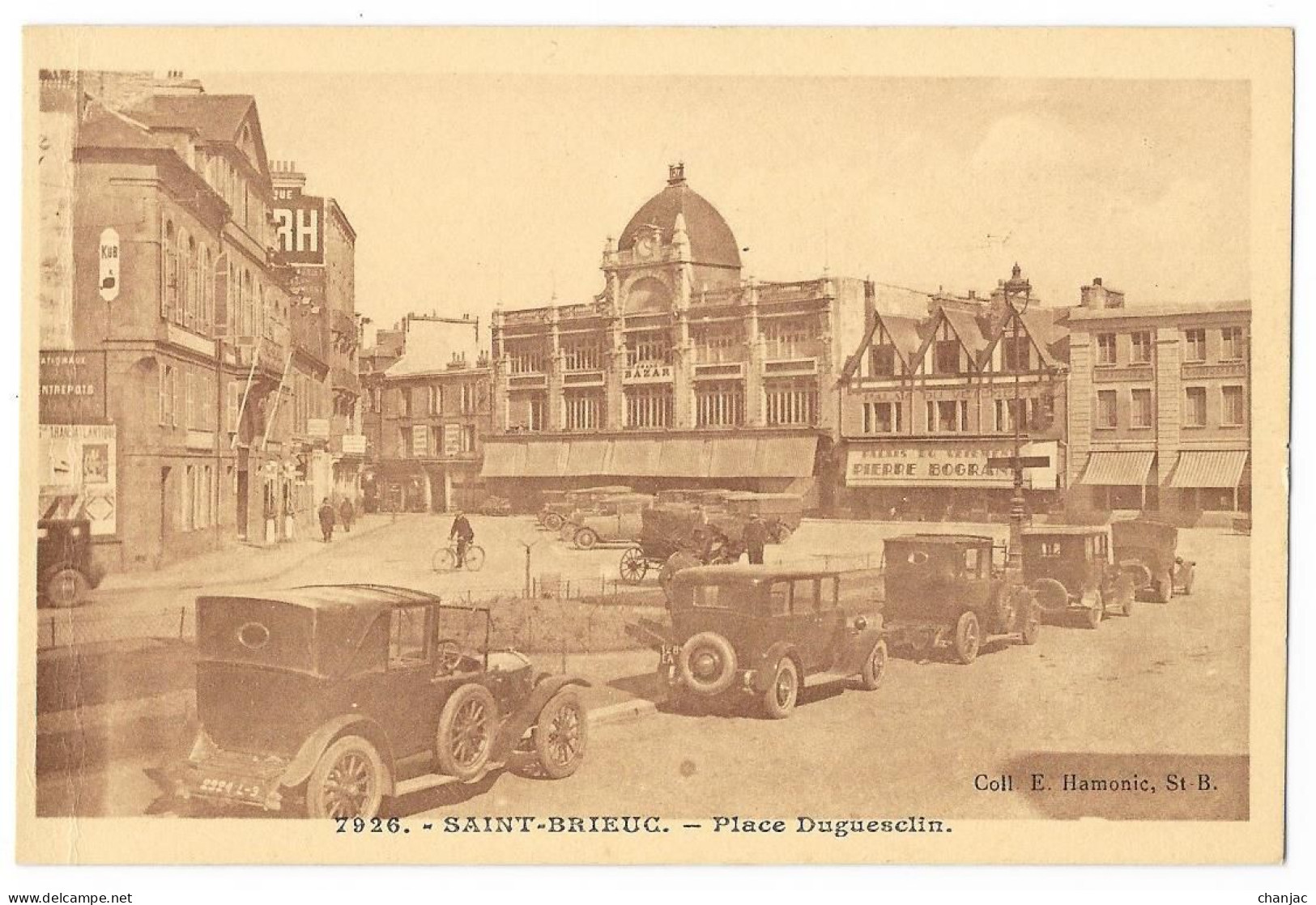 Cpa. 22 SAINT BRIEUC - Place Duguesclin  (animée, Voitures)   Ed. E. Hamonic  N° 7926 - Saint-Brieuc