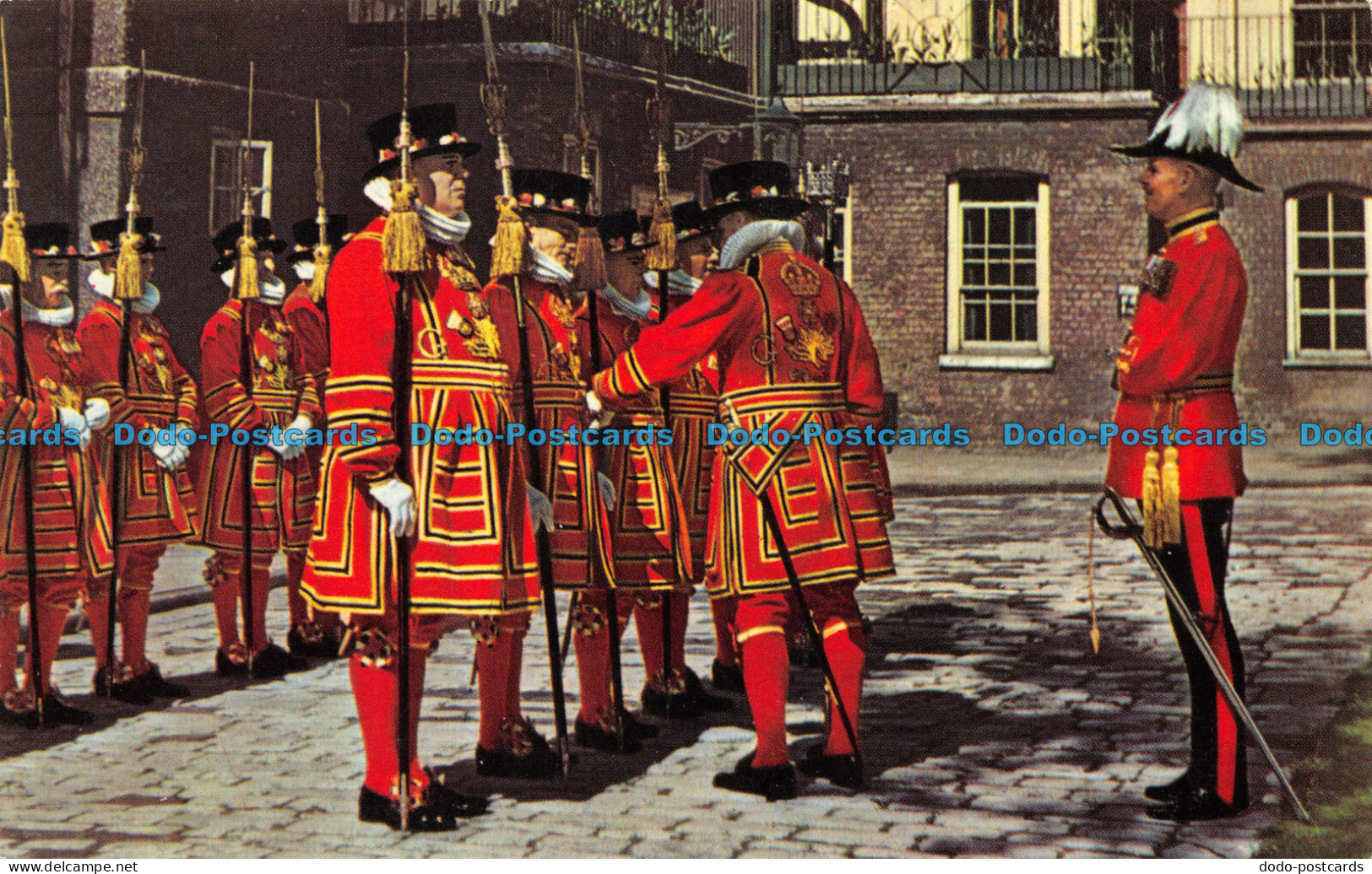 R075666 Yeoman Warders. Tower Of London. The Photographic Greeting Card - Other & Unclassified