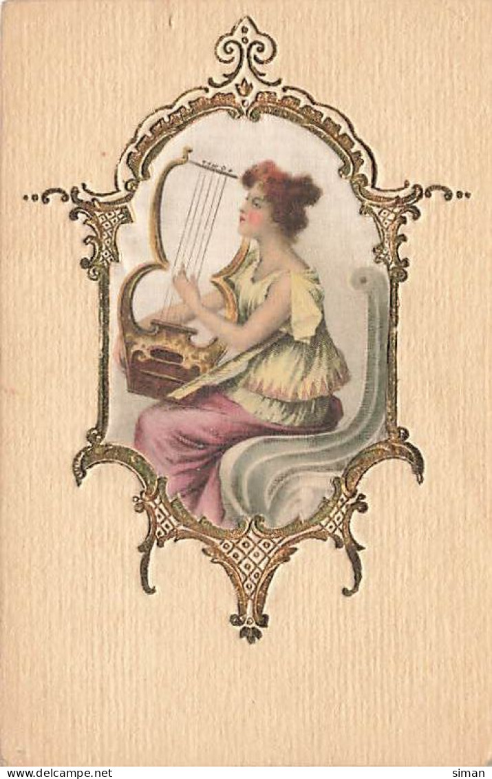 N°25004 - Carte Tissée Soie - Femme Assise Jouant De La Lyre Dans Un Médaillon - Donne