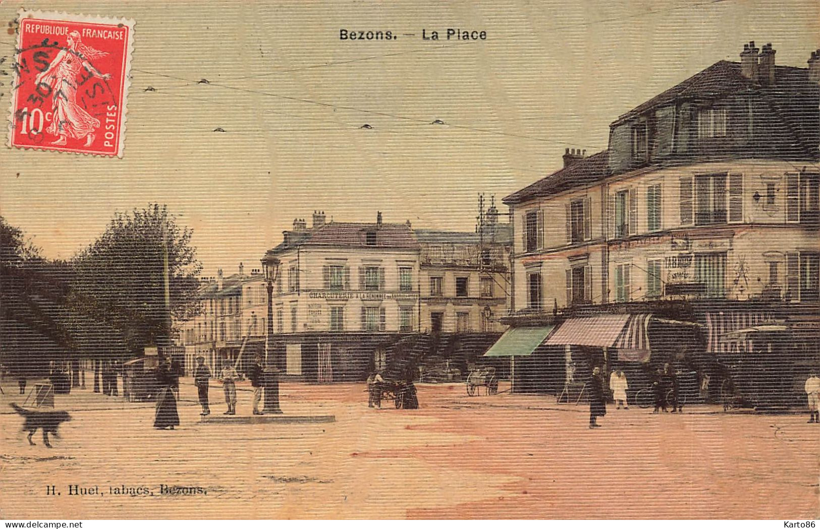 Bezons * La Place Du Village * Cpa Toilée Colorisée * Débit De Tabac Tabacs - Bezons