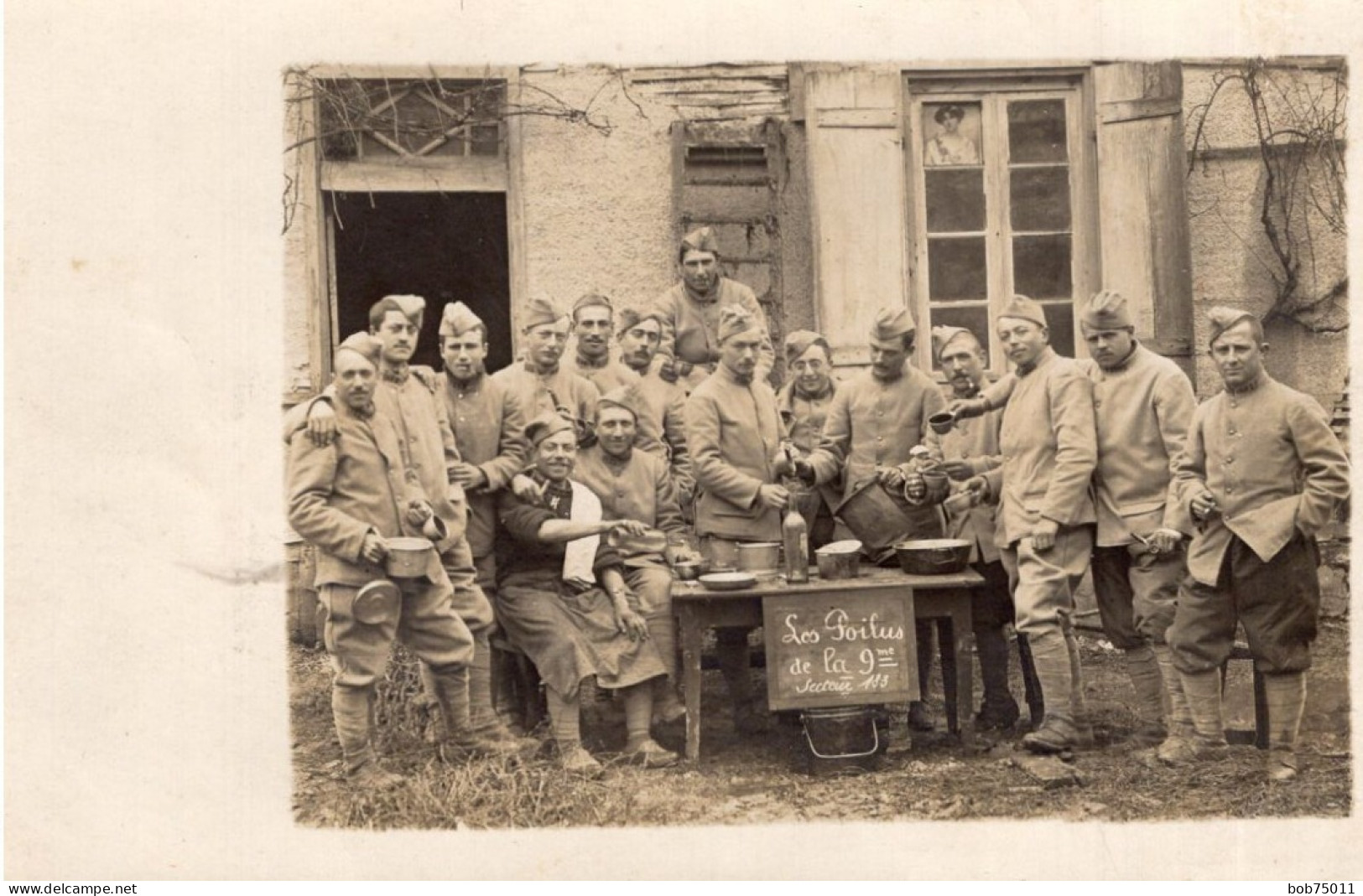 Carte Photo De Soldats Francais Dans Une Ferme En Champagne En 14-18 - Krieg, Militär