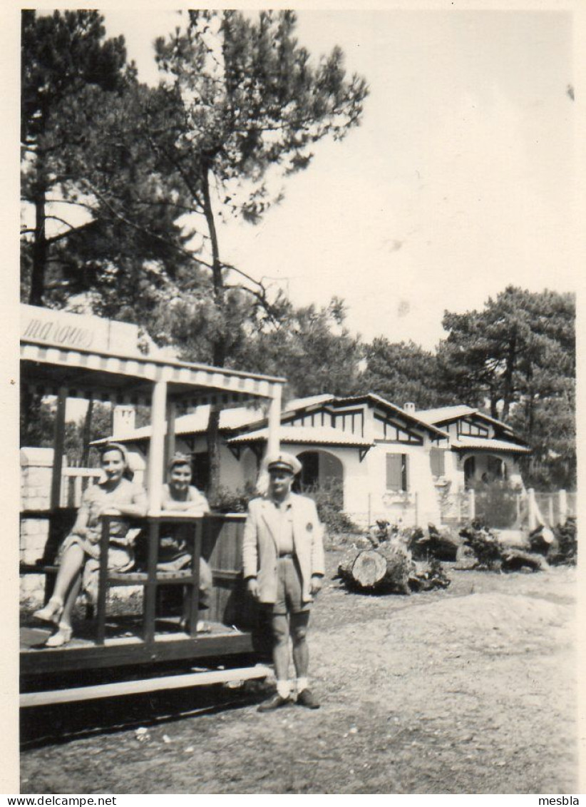 Photo - Petit Train Du Cap Ferret  Avec Le Conducteur Du Train  -  Cap Ferret  Aout 1952 - Luoghi