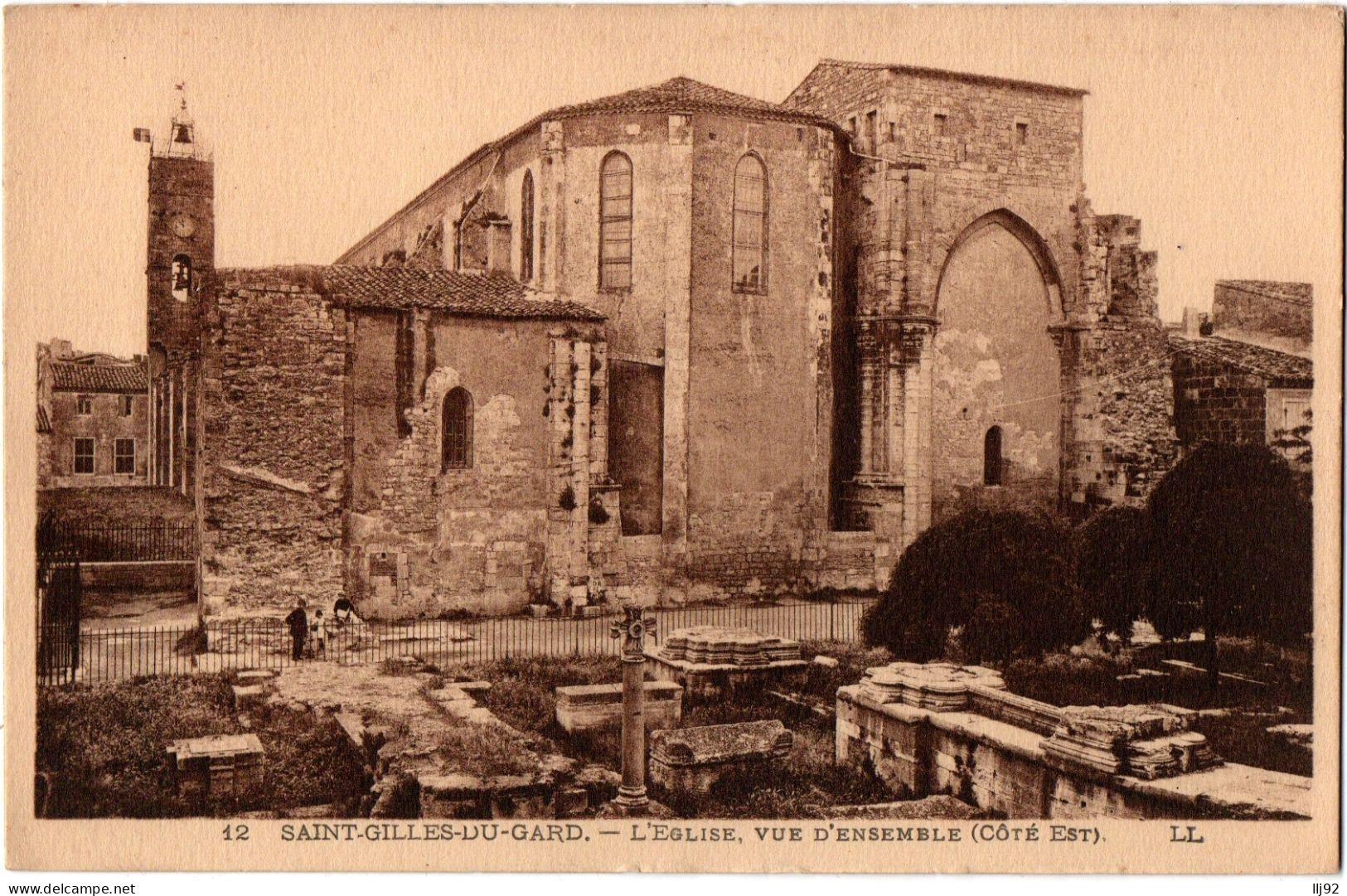 CPA 30 - SAINT GILLES DU GARD (Gard) - 12. L'Eglise, Vue D'ensemble (côté Est) - Saint-Gilles