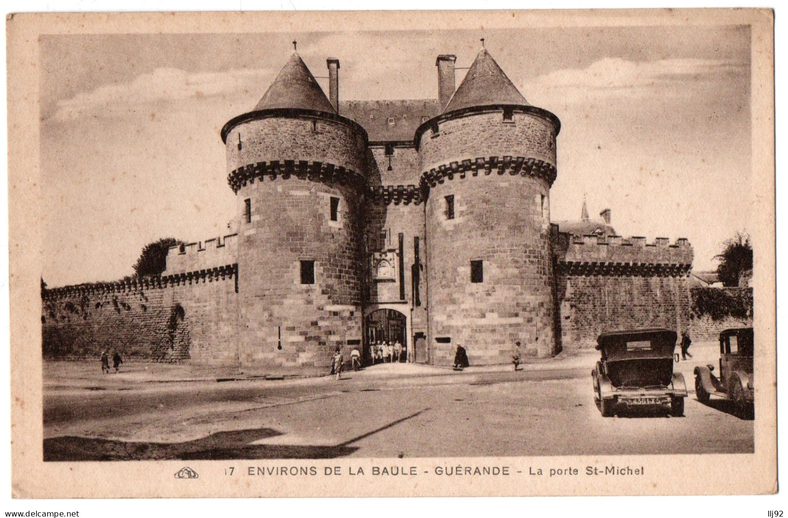 CPA 44 - GUERANDE (Loire Atlantique) - 17. La Porte Saint-Michel (automobiles) - Guérande