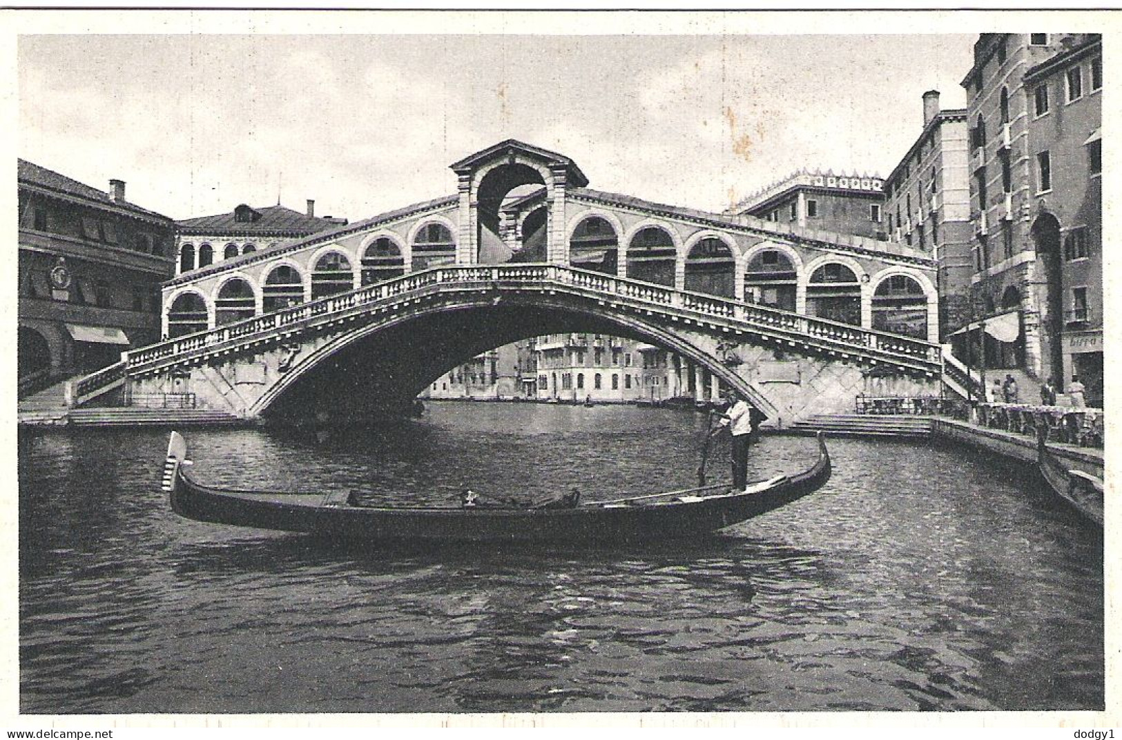 THE RIALTO BRIDGE, VENICE, ITALY. USED POSTCARD My6 - Venetië (Venice)