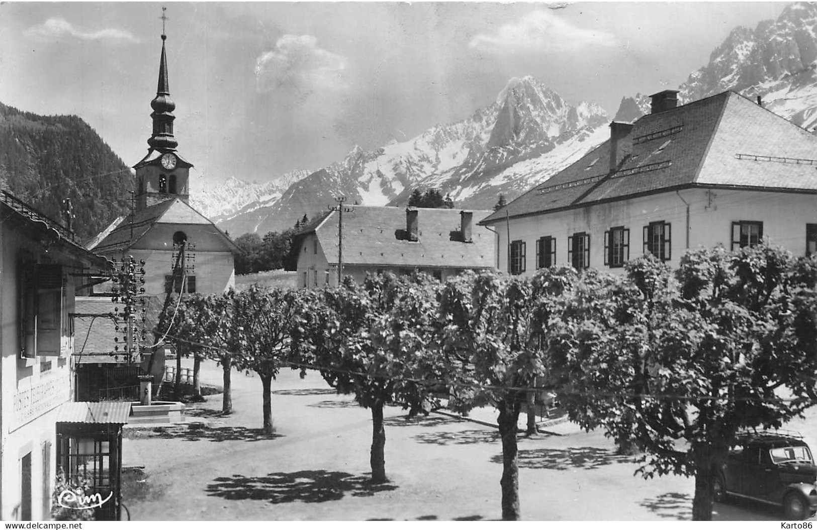 Les Houches * Place De L'église Et La Chaîne Du Mont Blanc * Postes Ptt - Les Houches