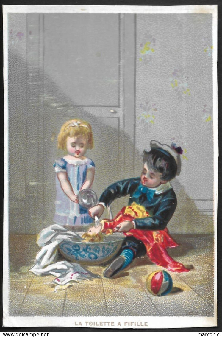 Chromo Dos Vierge - La Toilette à Fifille - AUBRY Paris - Enfants Jouant à La Poupée, Ballon - Andere & Zonder Classificatie