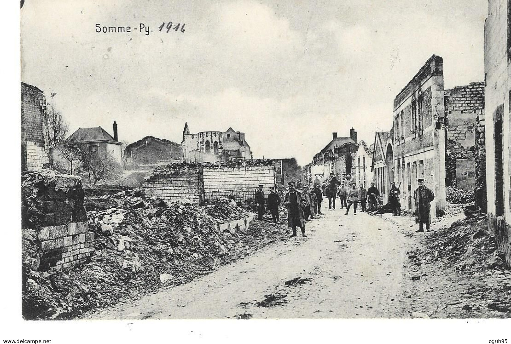 51 - SOMMEPY - Guerre 1914-15 - (une Rue - Animée - Carte Allemande - Cachet Militaire Au Verso, Voir Scan N° 2) - War 1914-18