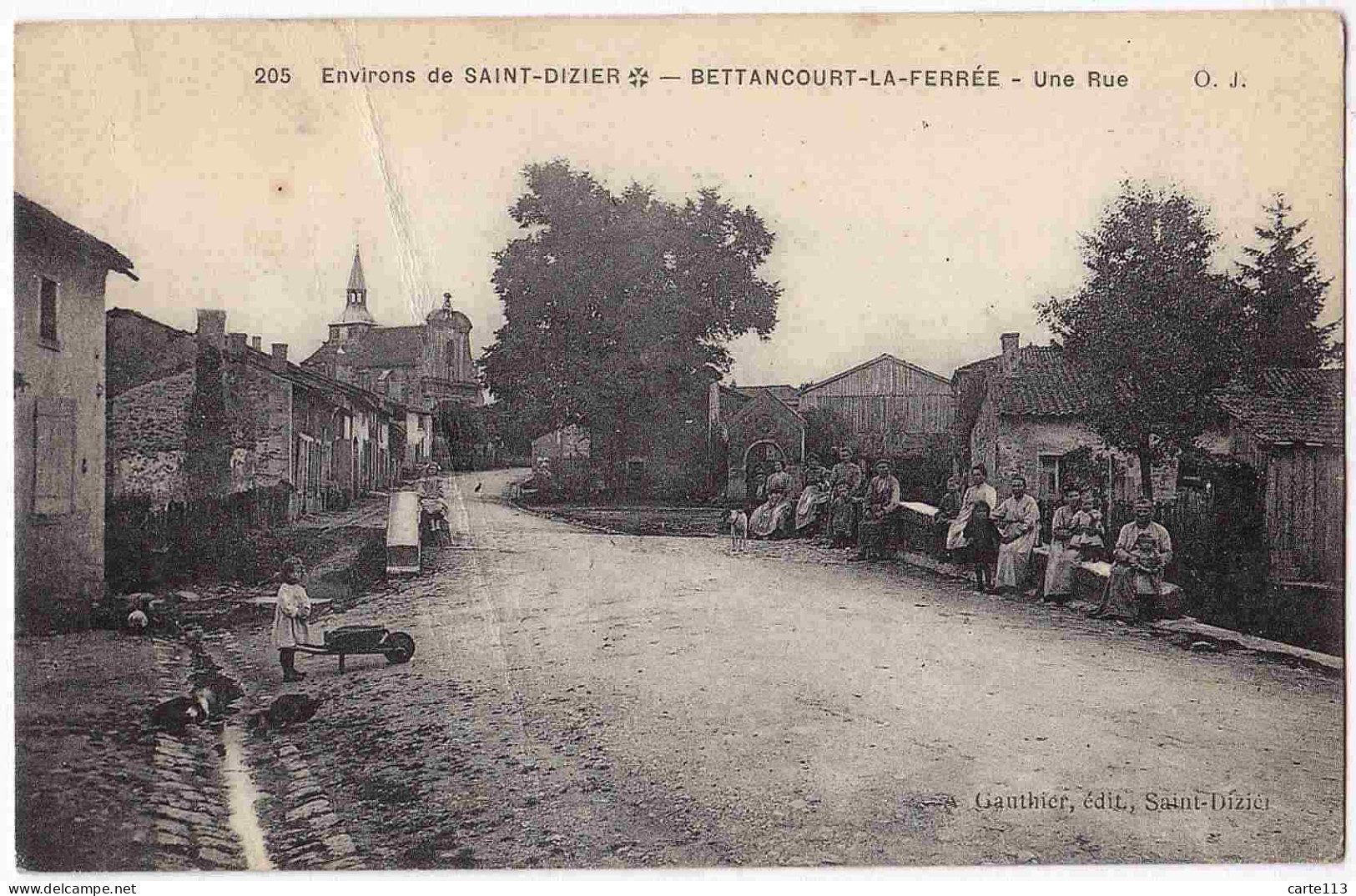 52 - B32721CPA - BETTANCOURT LA FERREE - Une Rue - Assez Bon état - HAUTE-MARNE - Autres & Non Classés