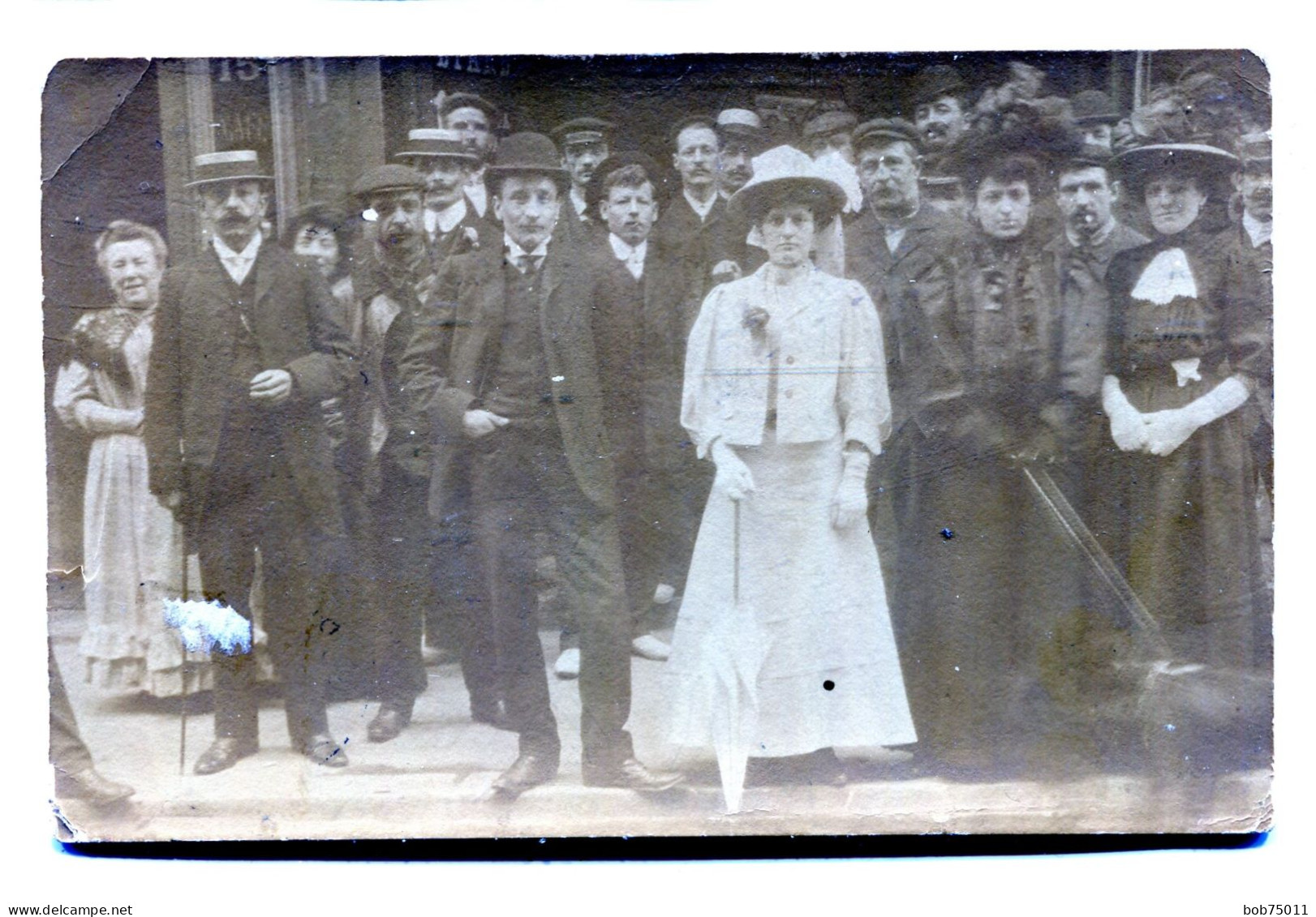 Carte Photo De Femmes élégante Et D'hommes élégant Dans La Rue D'une Ville Vers 1905 - Personnes Anonymes