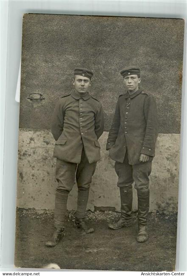 39803308 - Zwei Junge Landser In Uniform Mit Ernstem Gesichtsausdruck - Weltkrieg 1914-18