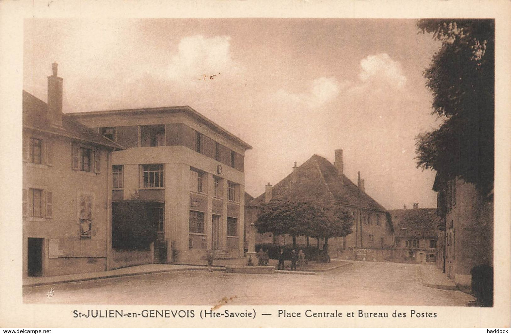 SAINT JULIEN EN GENEVOIS : PLACE CENTRALE ET BUREAU DE POSTES - Saint-Julien-en-Genevois