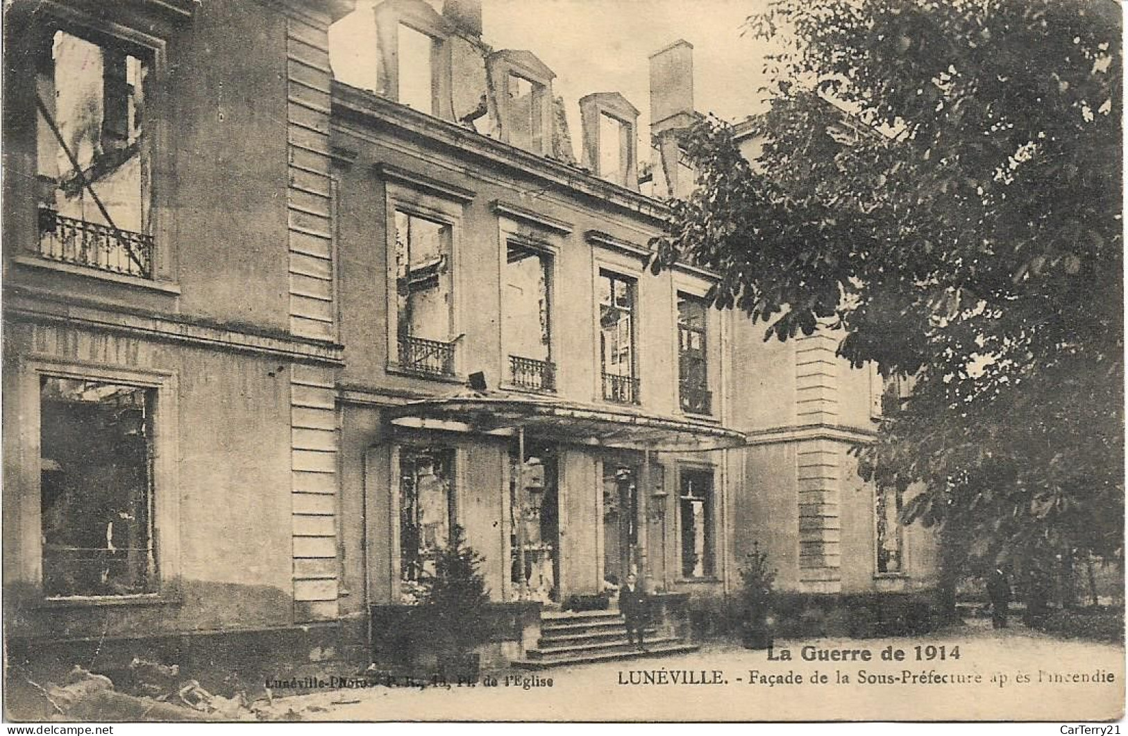 54. LUNEVILLE. GUERRE DE 1914. FACADE DE LA SOUS PREFECTURE APRES L'INCENDIE. - Luneville